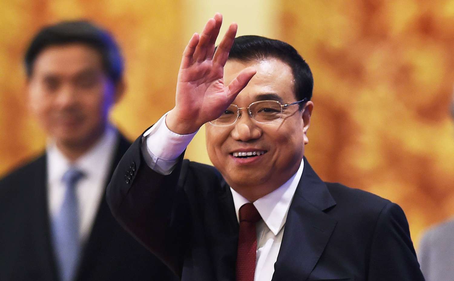 Chinese Premier Li Keqiang waves as he arrives for a press conference. Photo: AFP