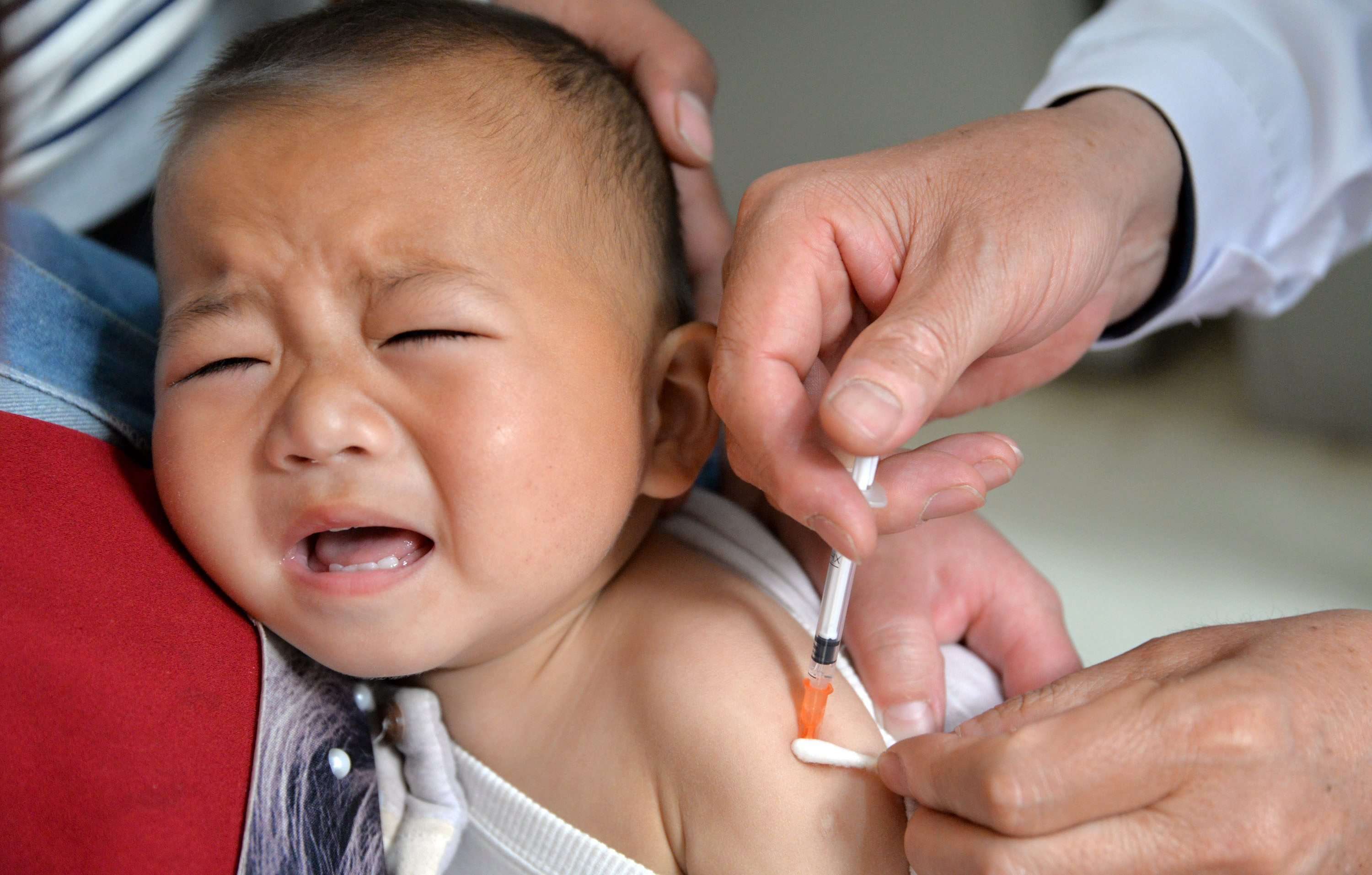 Chinese police have arrested a number of people in connection with the illegal sale and distribution of improperly stored vaccines worth 570 million yuan. Photo: EPA