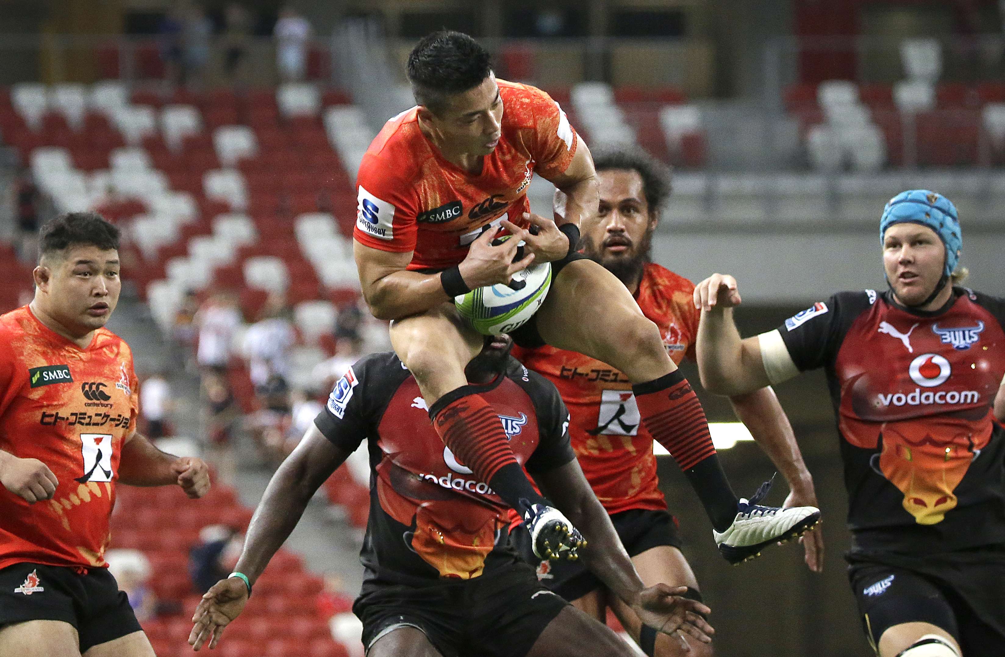 Yasutaka Sasakura of the Sunwolves catches the ball during their Super Rugby match against South Africa's Bulls in Singapore. The Bulls won 30-27. Photo: AP