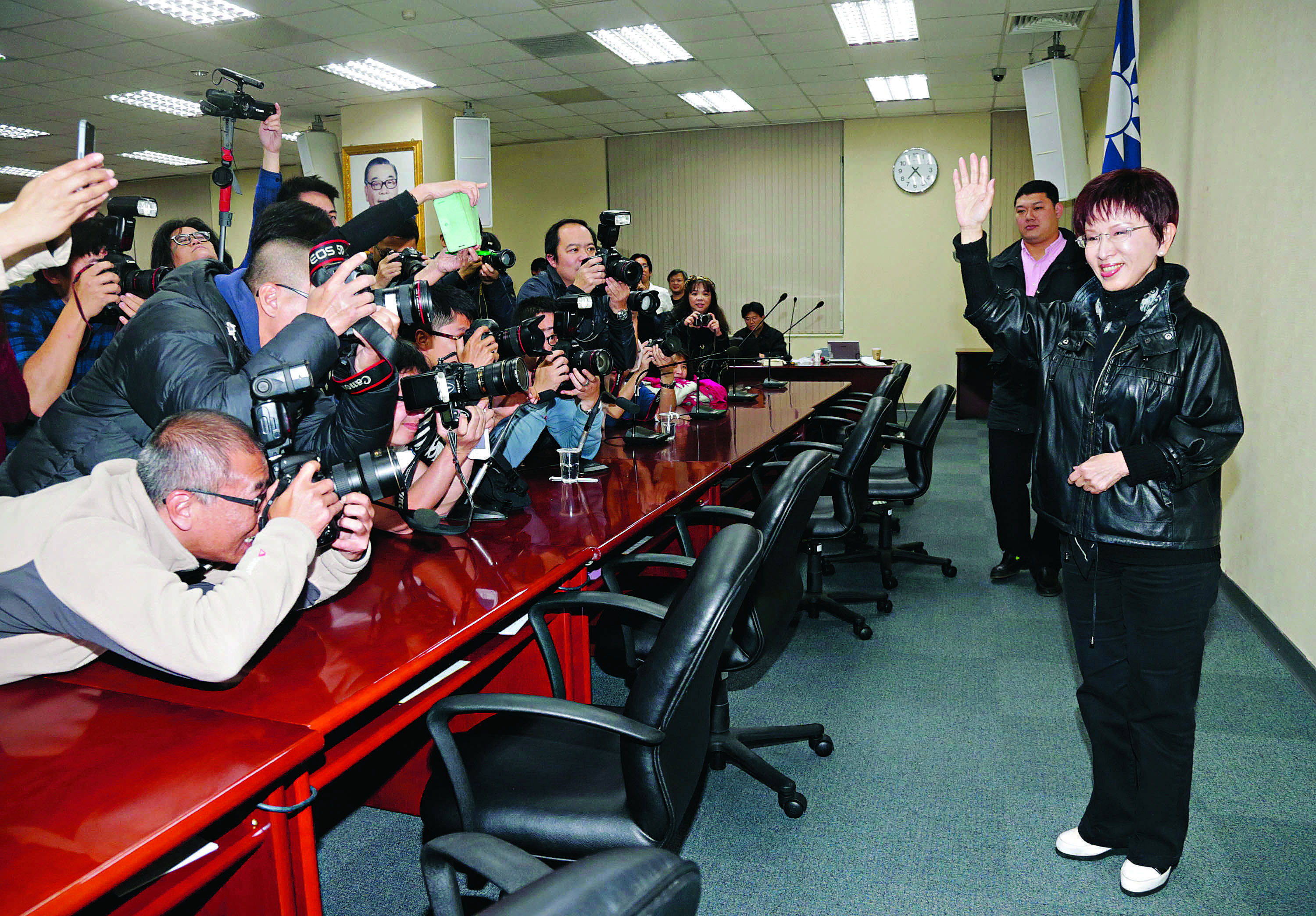 Hung Hsiu-chu greets the press after being elected chairwoman Taiwan's Kuomintang Party. Photo: CNA.