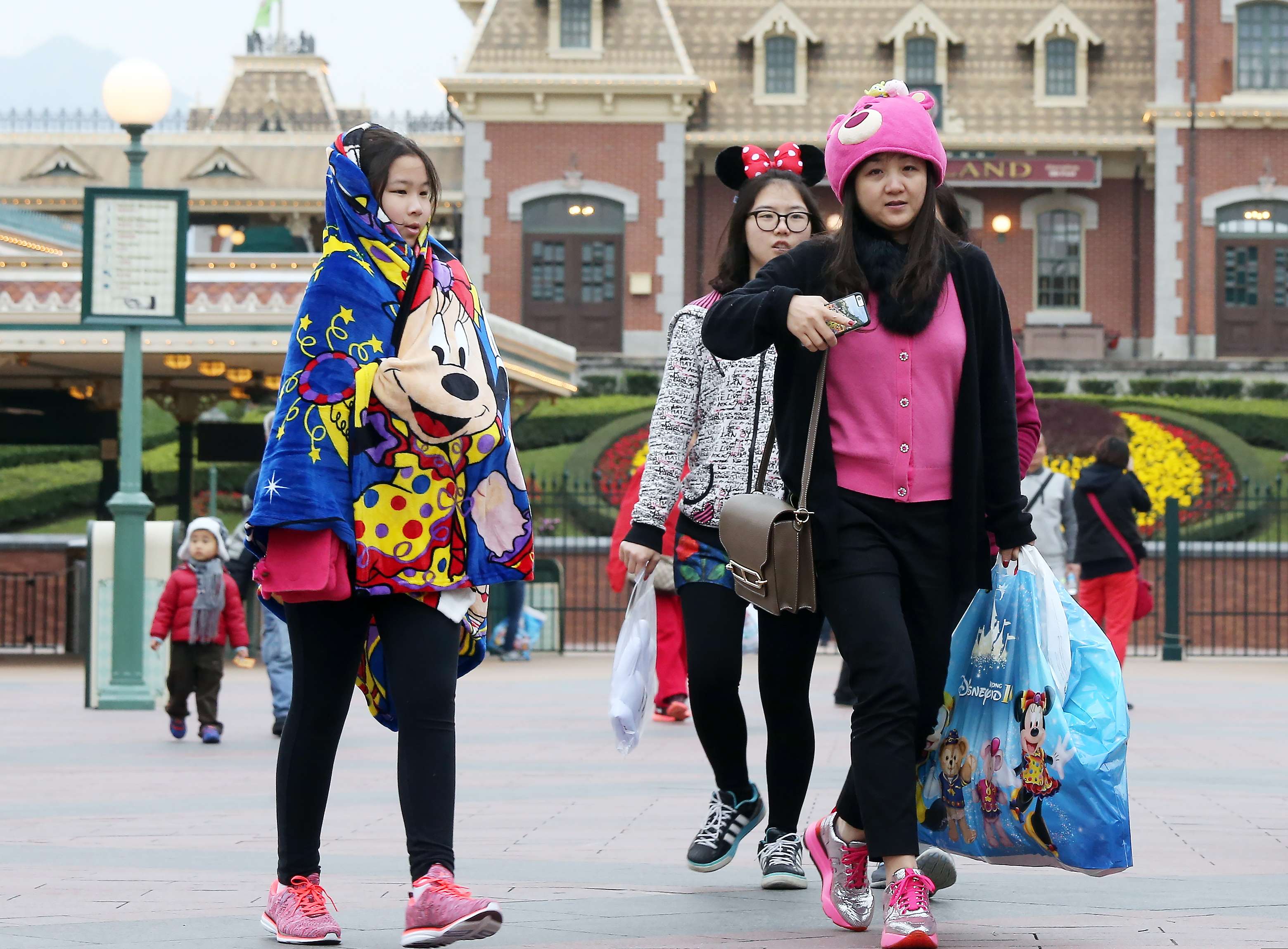 The number of visitors to Hong Kong Disneyland dropped by 9.4 per cent last year. Photo: Dickson Lee
