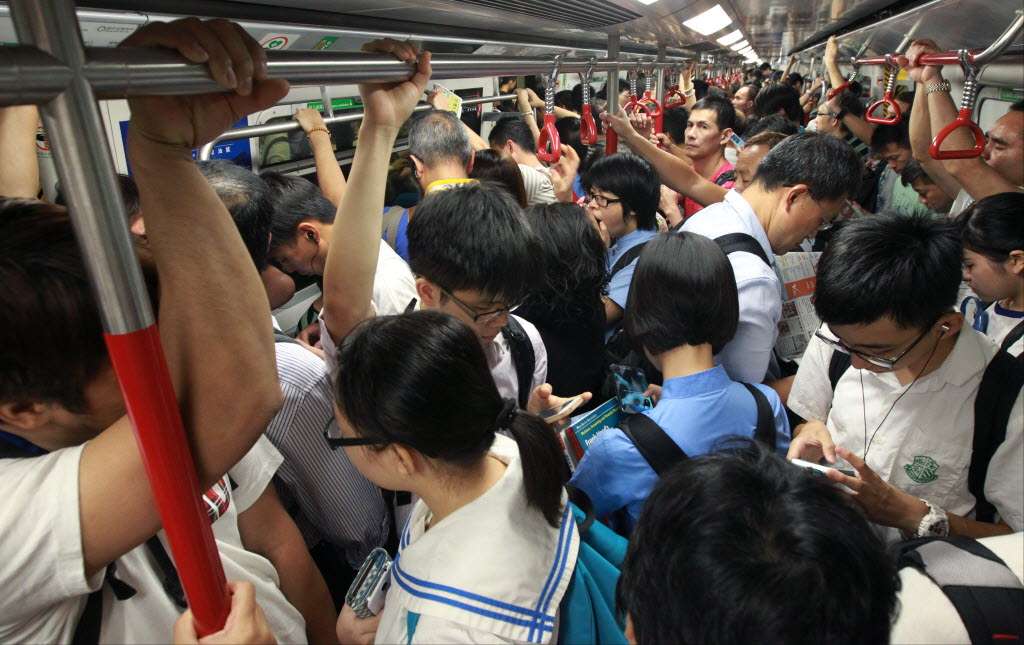 A crowded MTR train. Photo: SCMP Pictures