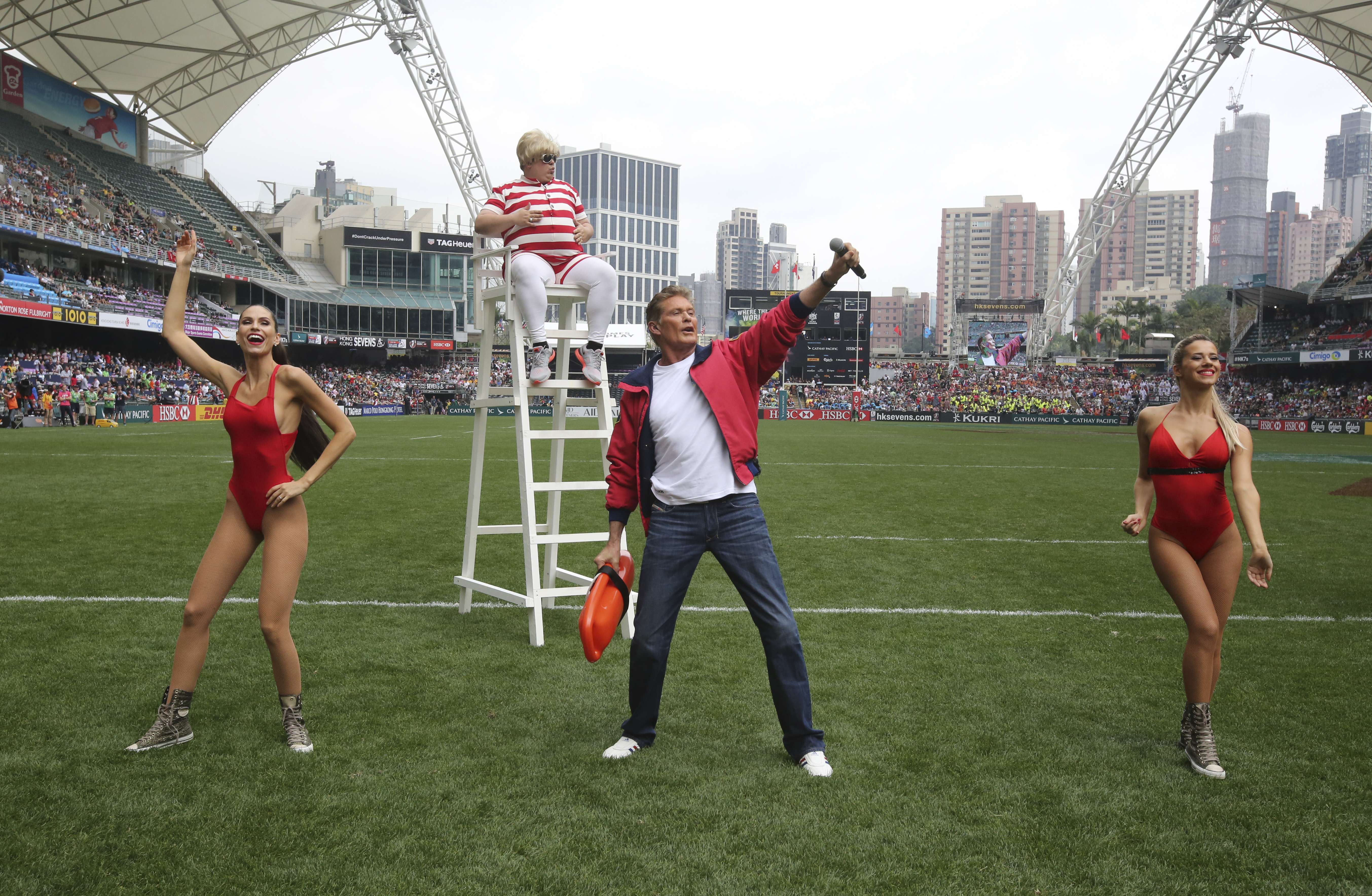 Former Baywatch star David Hasselhoff entertains the crowd on the second day of this year’s Hong Kong Sevens. Photo: Edward Wong