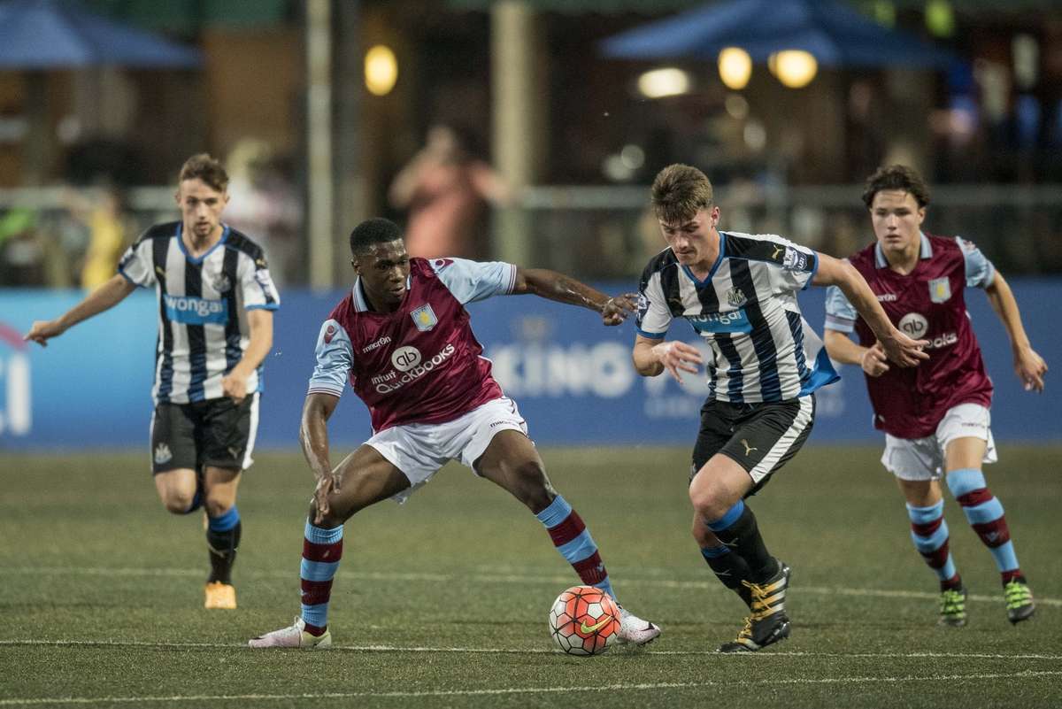 Newcastle United take on Aston Villa at the Soccer Sevens. Photo: Lim Weixiang / Power Sport Images