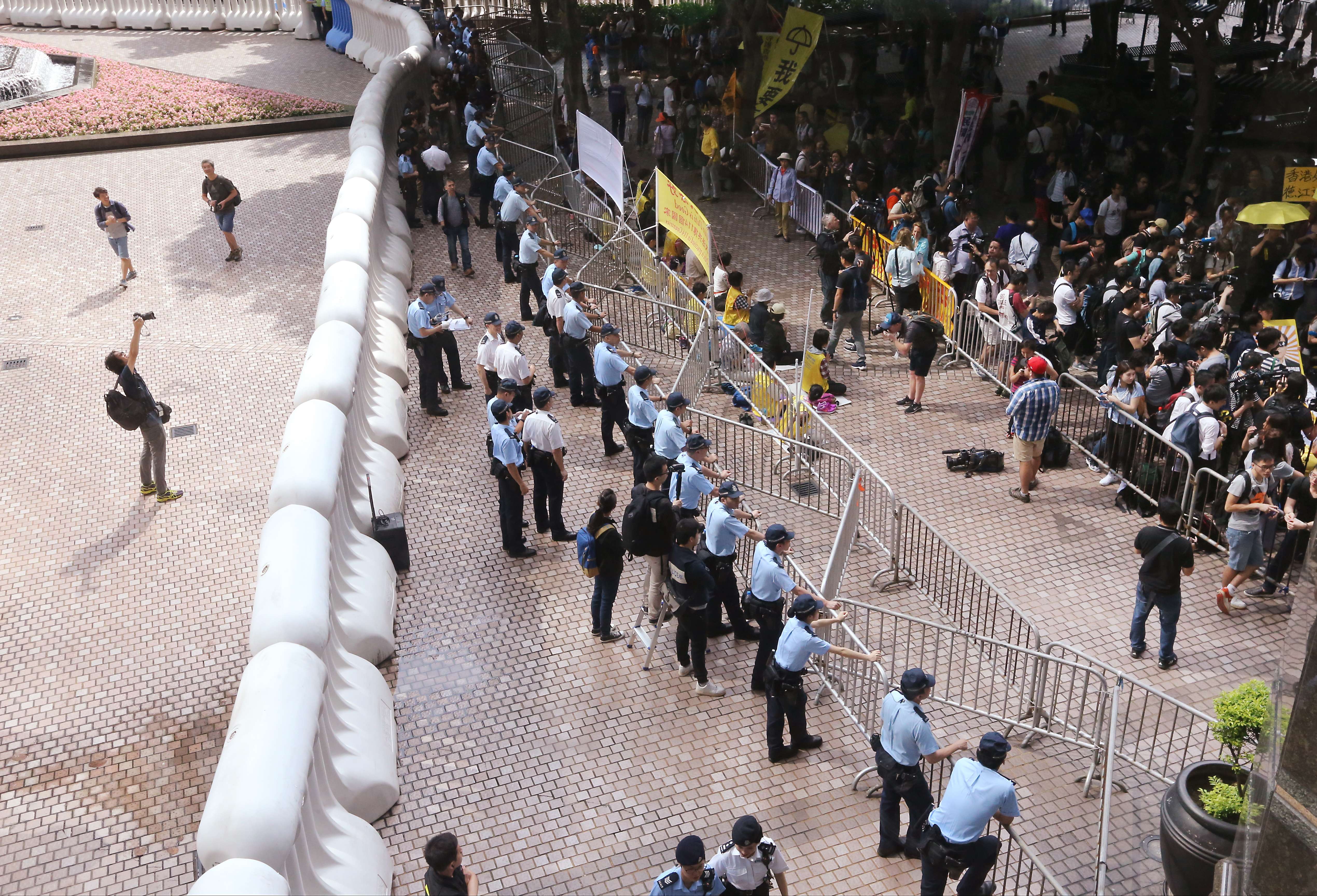 Pro-democracy protesters gather outside Central Plaza as Zhang Dejiang gave a keynote speech during his three-day visit to Hong Kong. Photo: Felix Wong