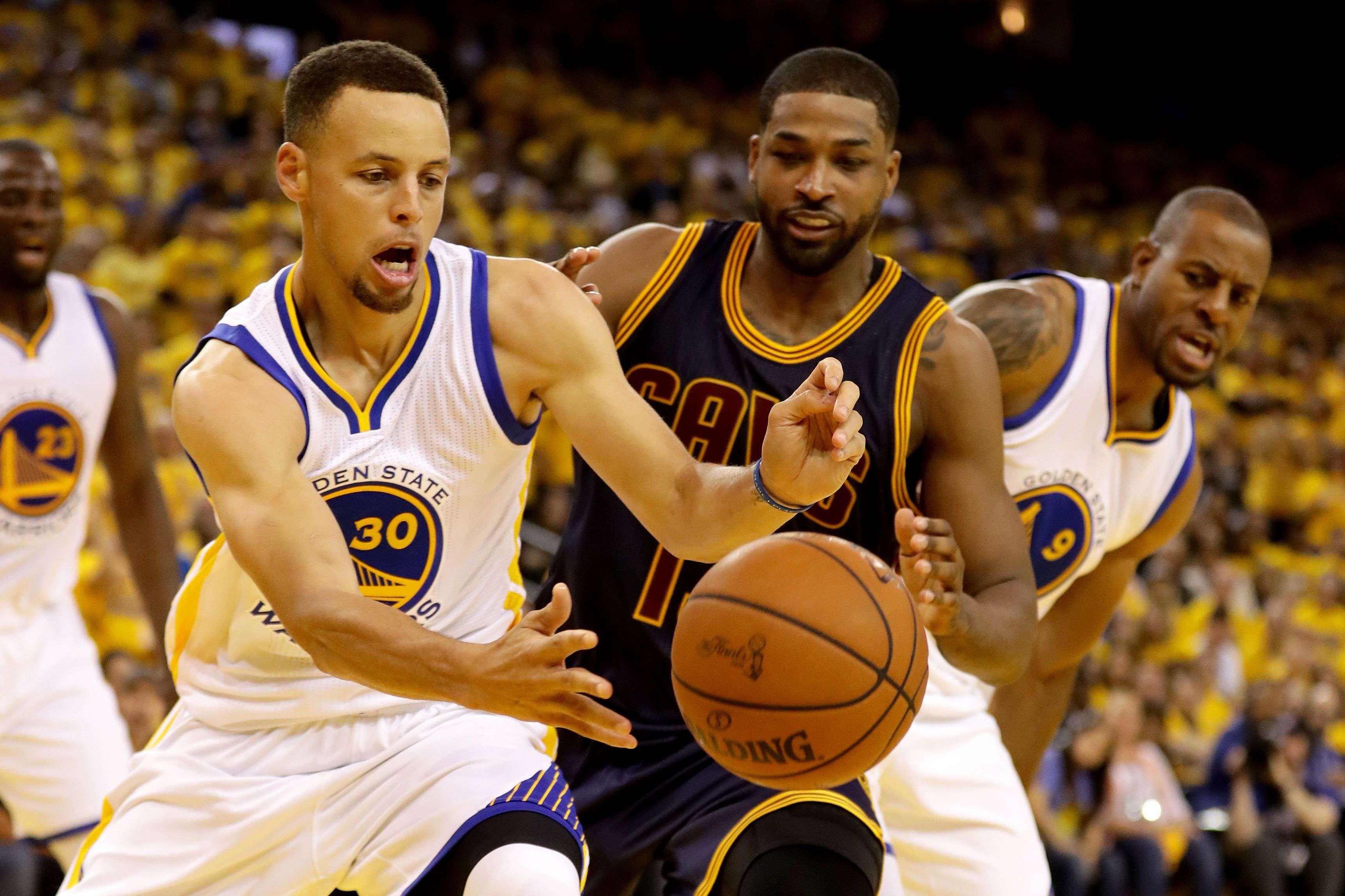 Stephen Curry of the Golden State Warriors goes after a loose ball. Photo: AFP