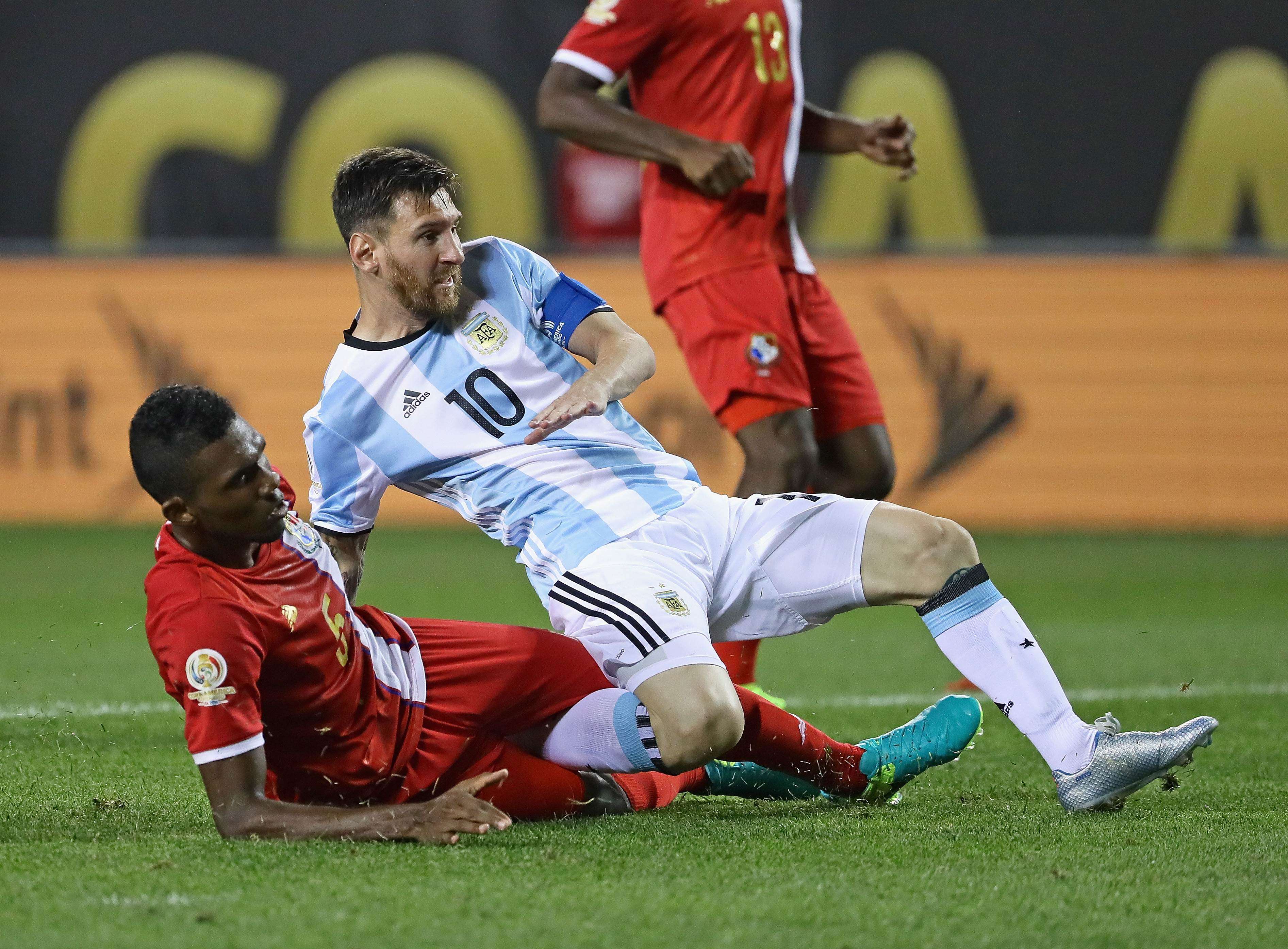 Lionel Messi of Argentina is pulled down by Panama’s Roderick Miller during their Copa America match. Photos: AFP