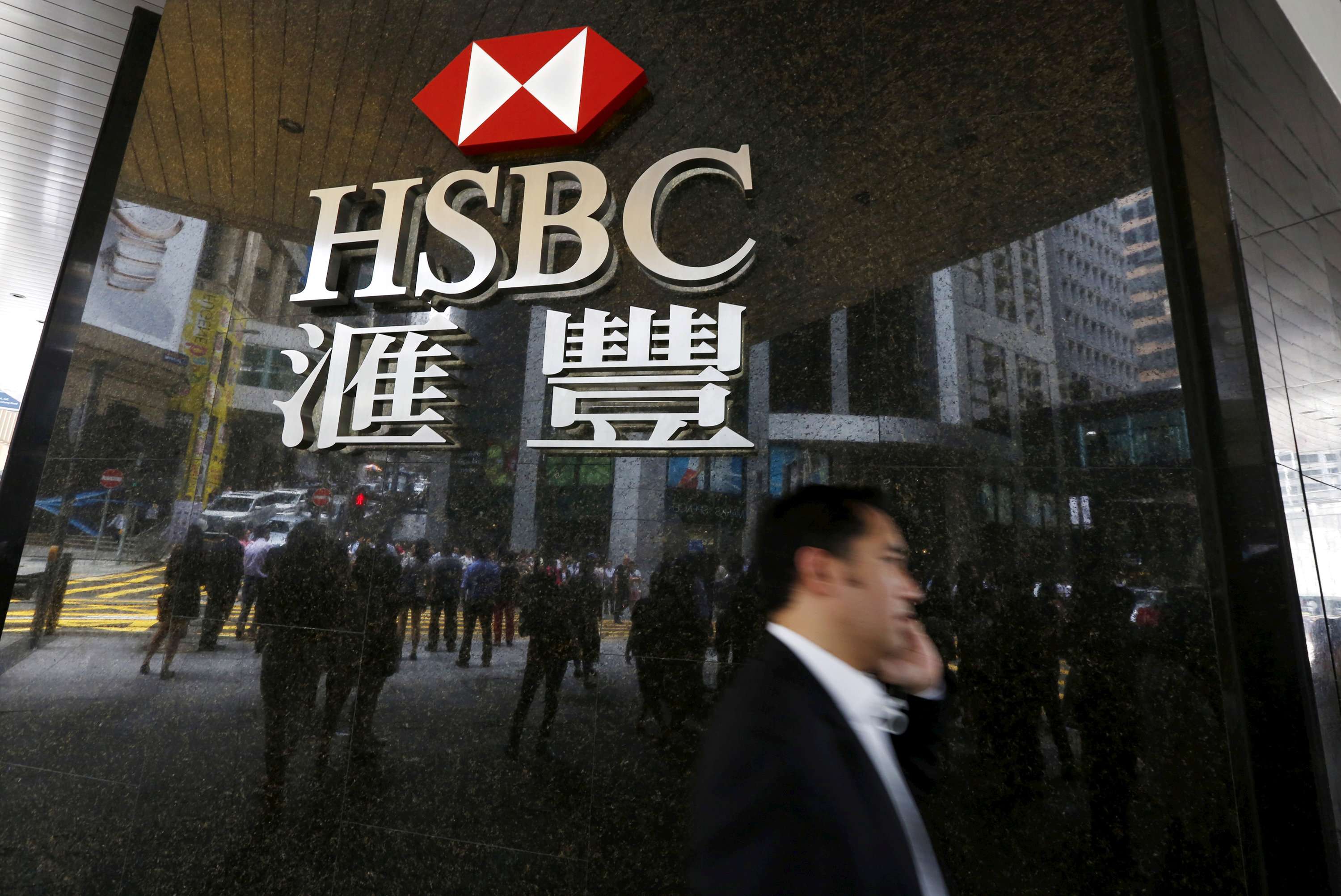 Hong Kong’s banks, which often follow the directives of the HKMAs, are exercising cautious in processing mortgage applications, even though they may be keepn to offer such loans. Photo: Reuters