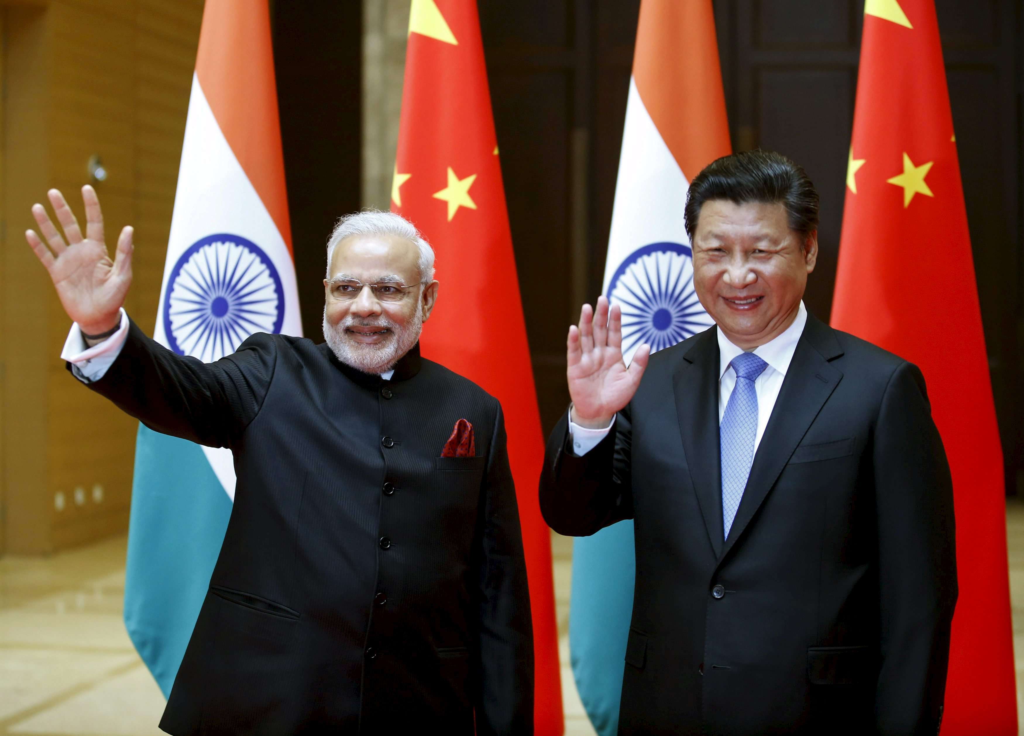 Indian Prime Minister Narendra Modi and President Xi Jinping wave before a meeting in Xian, Shaanxi province, in May 2015. Photo: Reuters