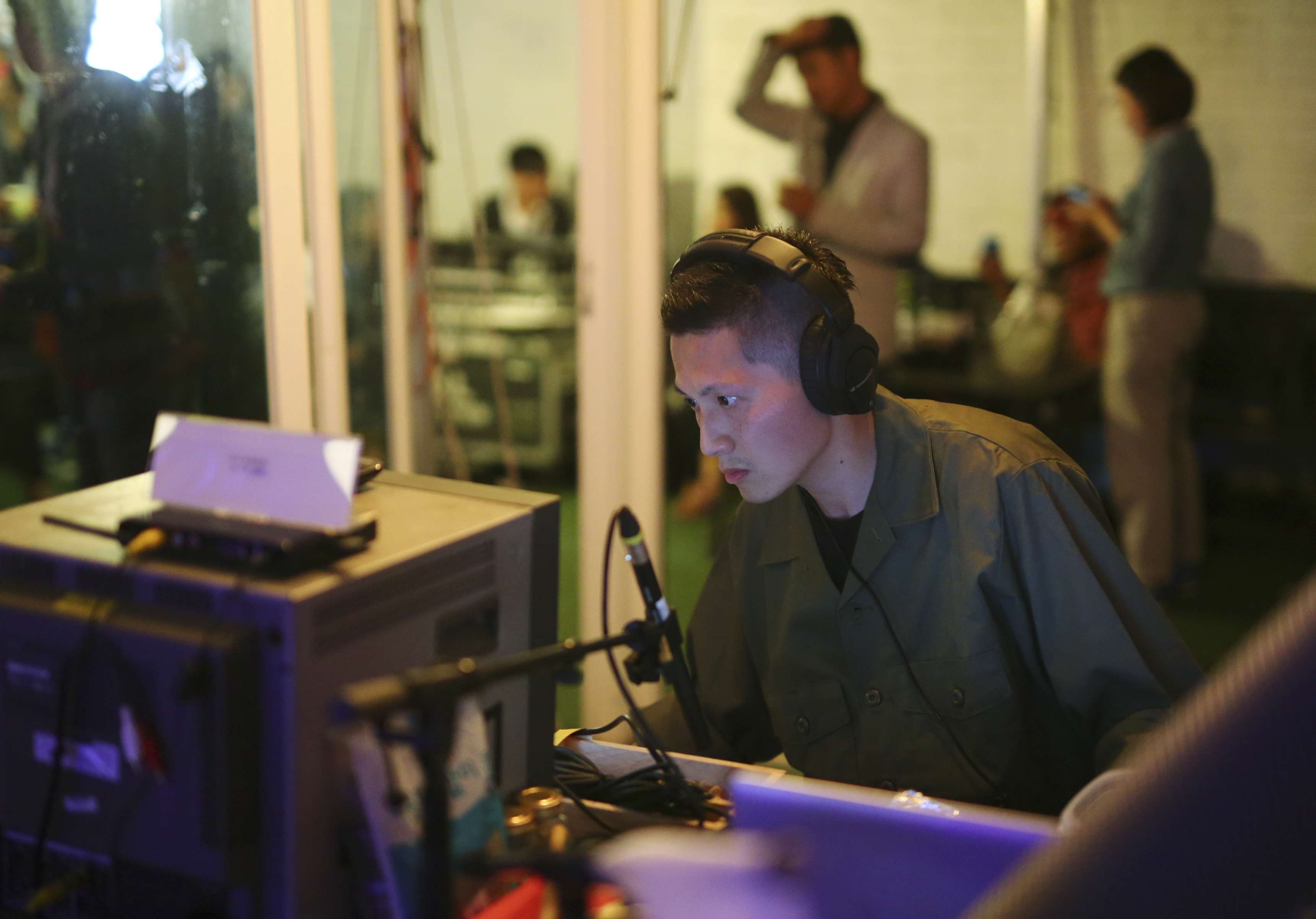 Hong Kong sound artist Samson Young performs his work “Nocturne” in Seoul, in which the recreated sounds of war are broadcast to the audience on hand-held radios. Photo: SCMP Pictures