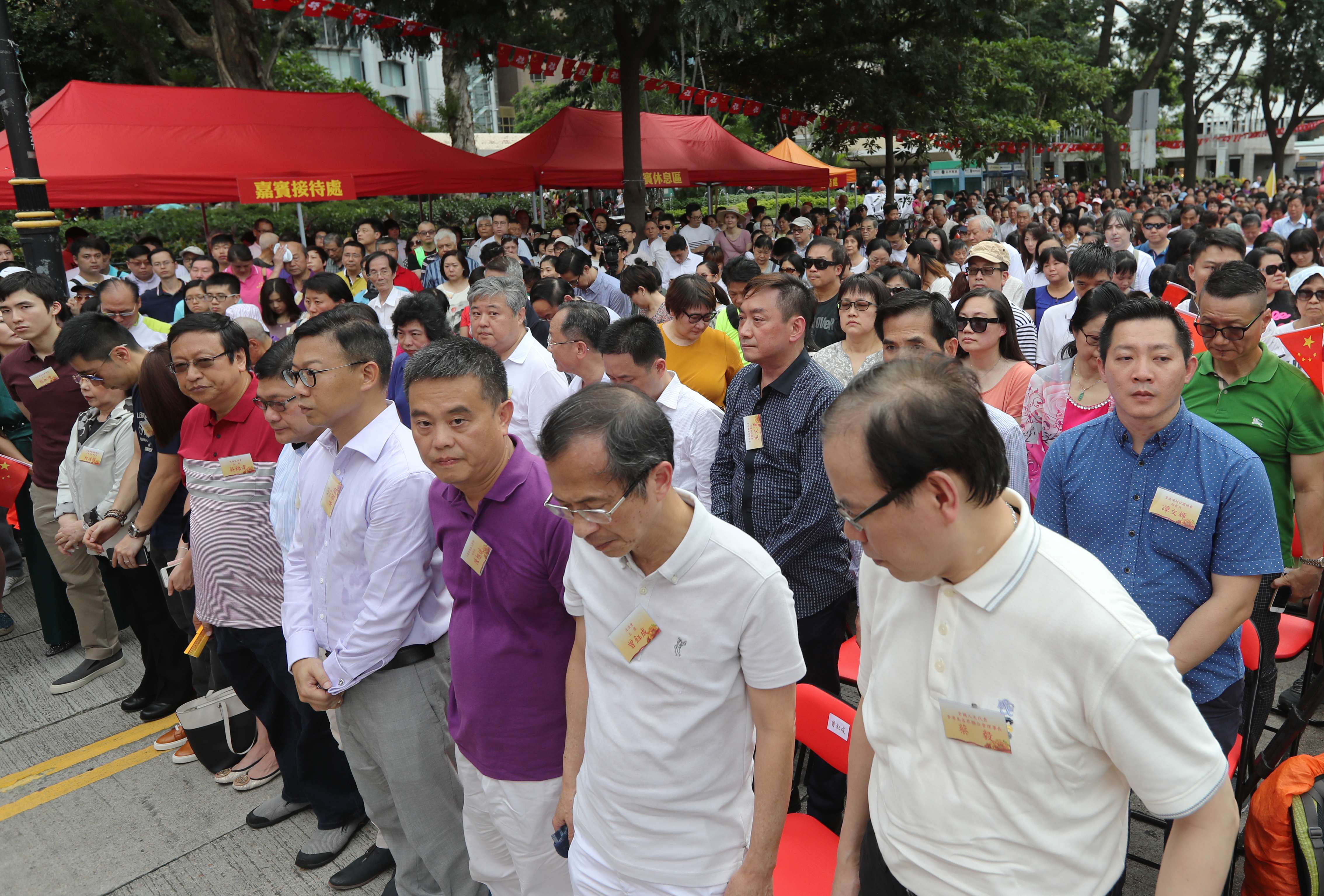 Thousands of citizens gathered at Chater Road. Photo: Edward Wong