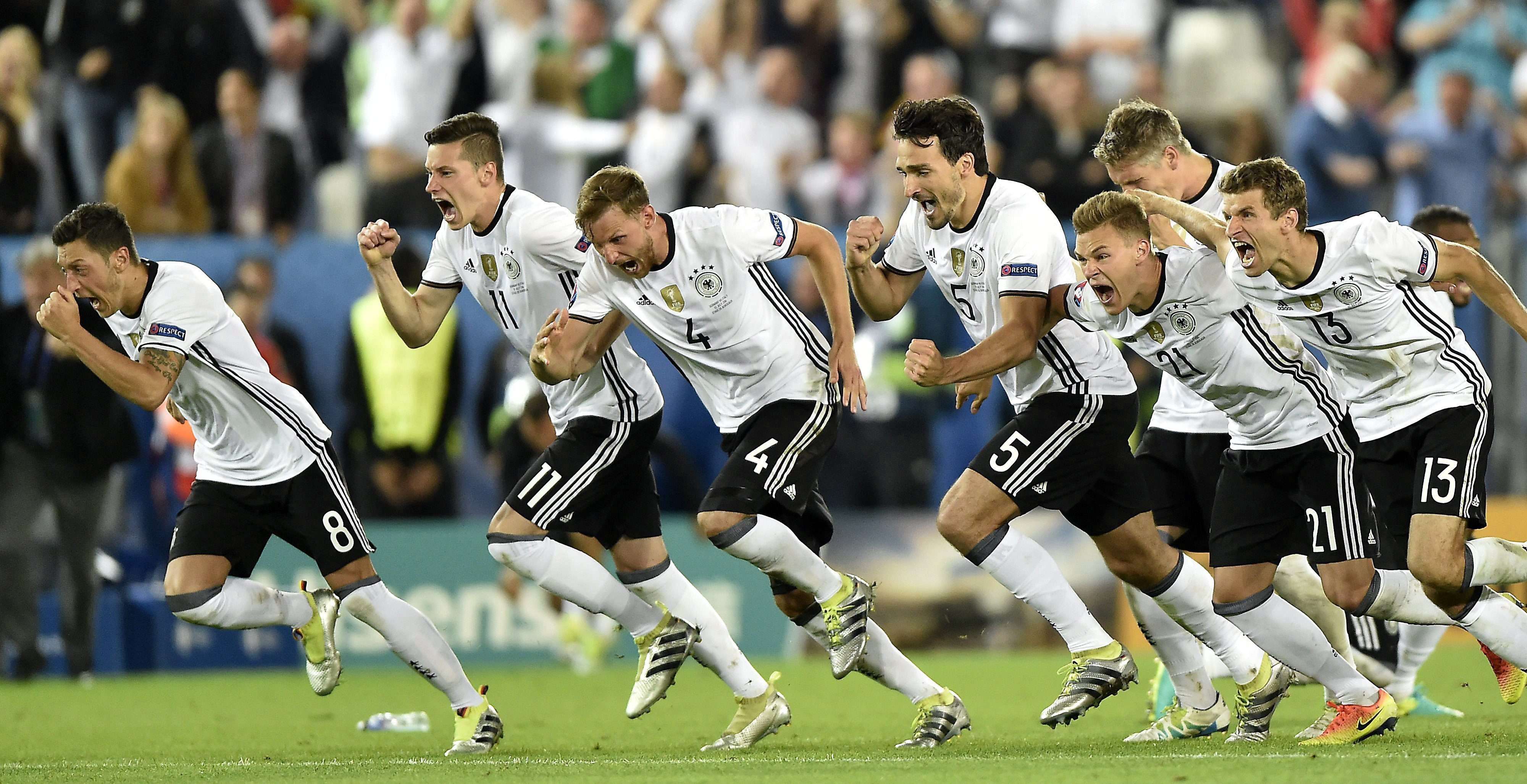 German players celebrate after winning 6-5 in the penalty shoot-out. Photo: EPA