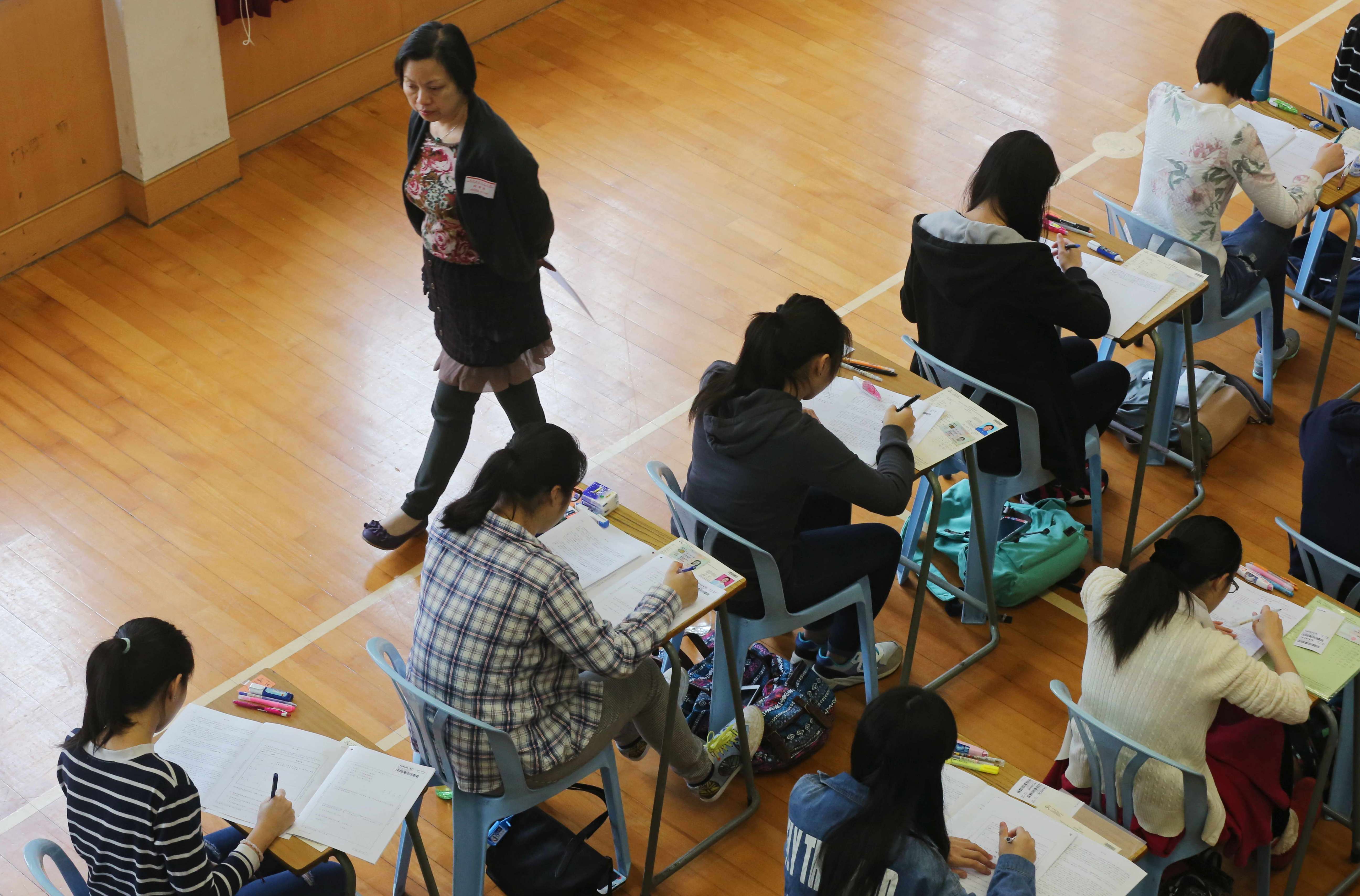 In sharp contrast to the computerisation of knowledge at the university level, secondary school teachers and students in Hong Kong still rely mostly on pen and paper. Photo: SCMP Pictures