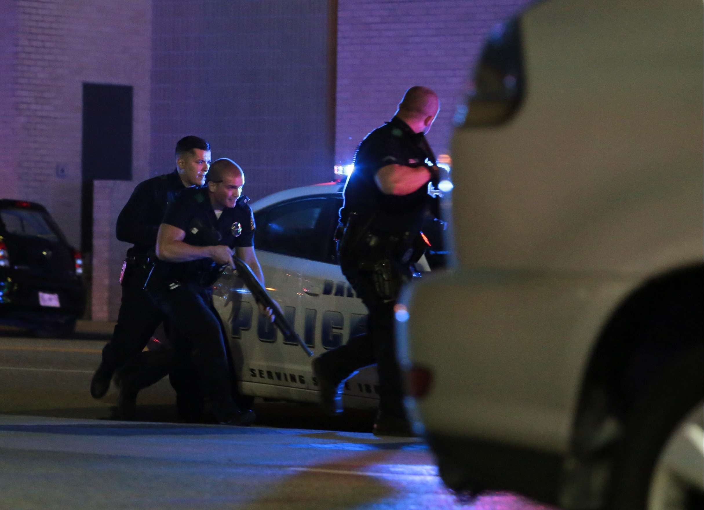Dallas police respond after shots were fired during a protest over recent fatal shootings by police in Louisiana and Minnesota, July 7, 2016, in Dallas. Photo: AP