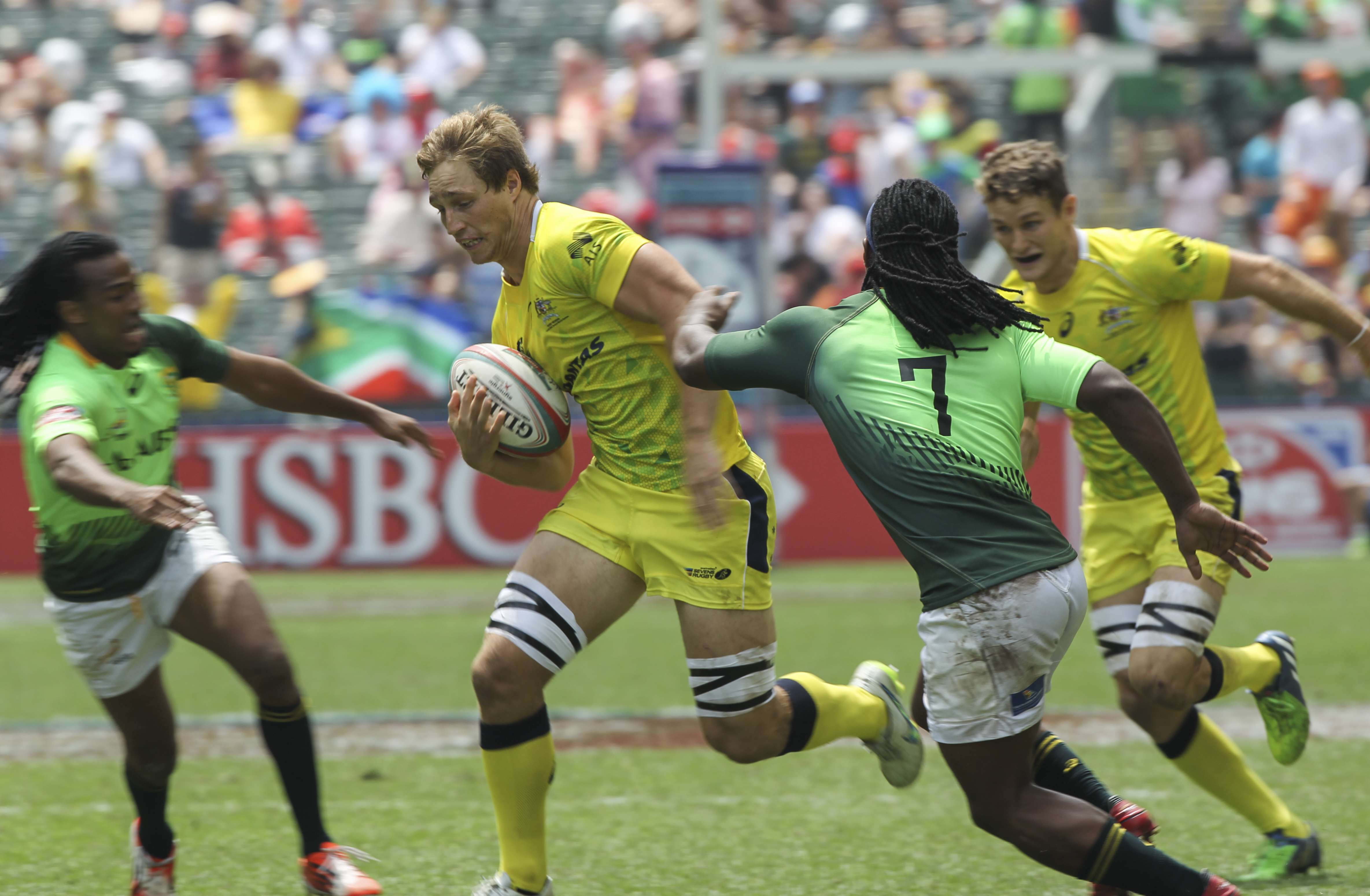 Jesse Parahi tries to burst through the South African defence at the 2015 Cathay Pacific/HSBC Hong Kong Sevens. Photo: Nora Tam