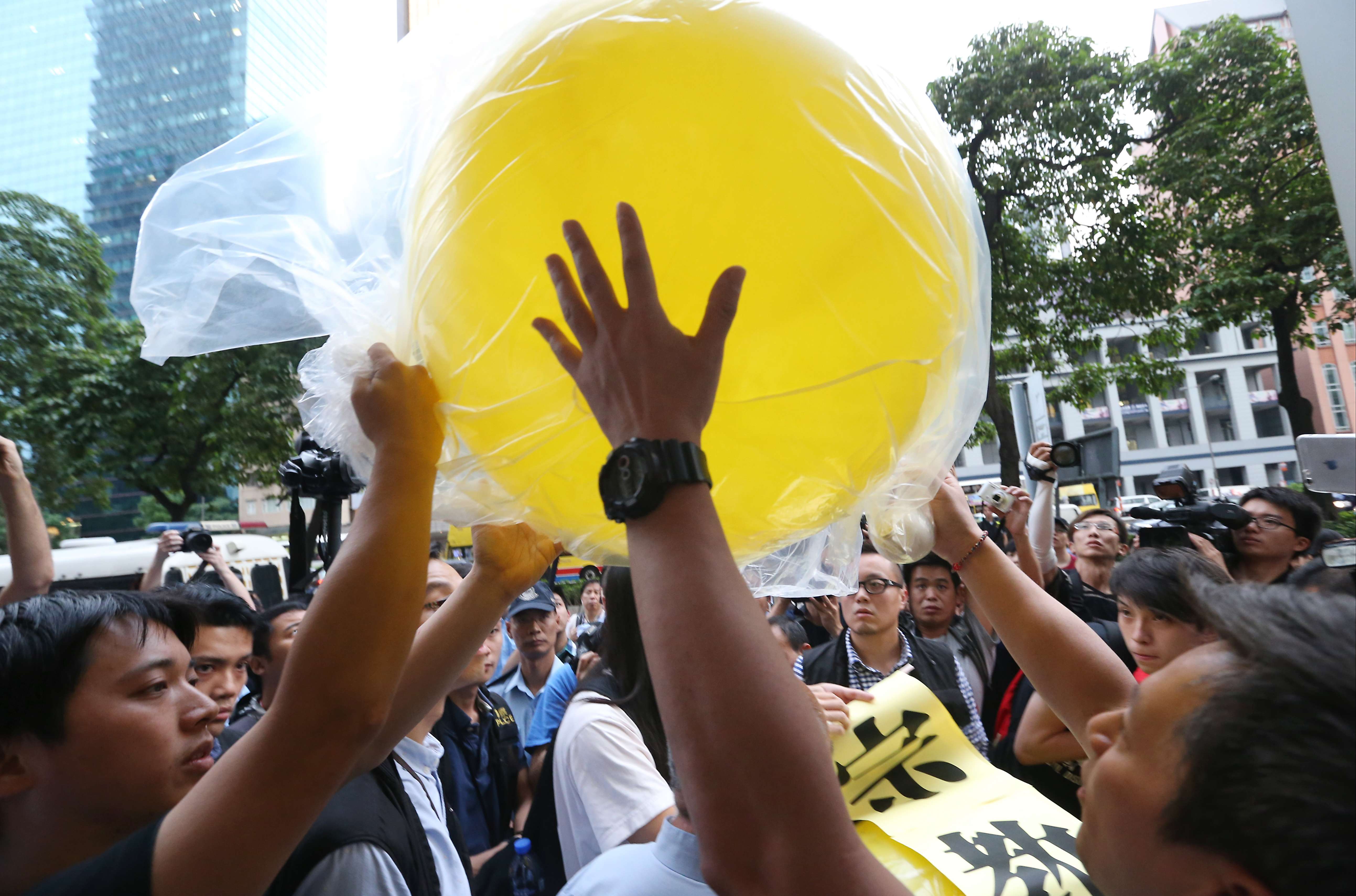 Protesters scuffle with police outside Central Plaza. Photo: Felix Wong