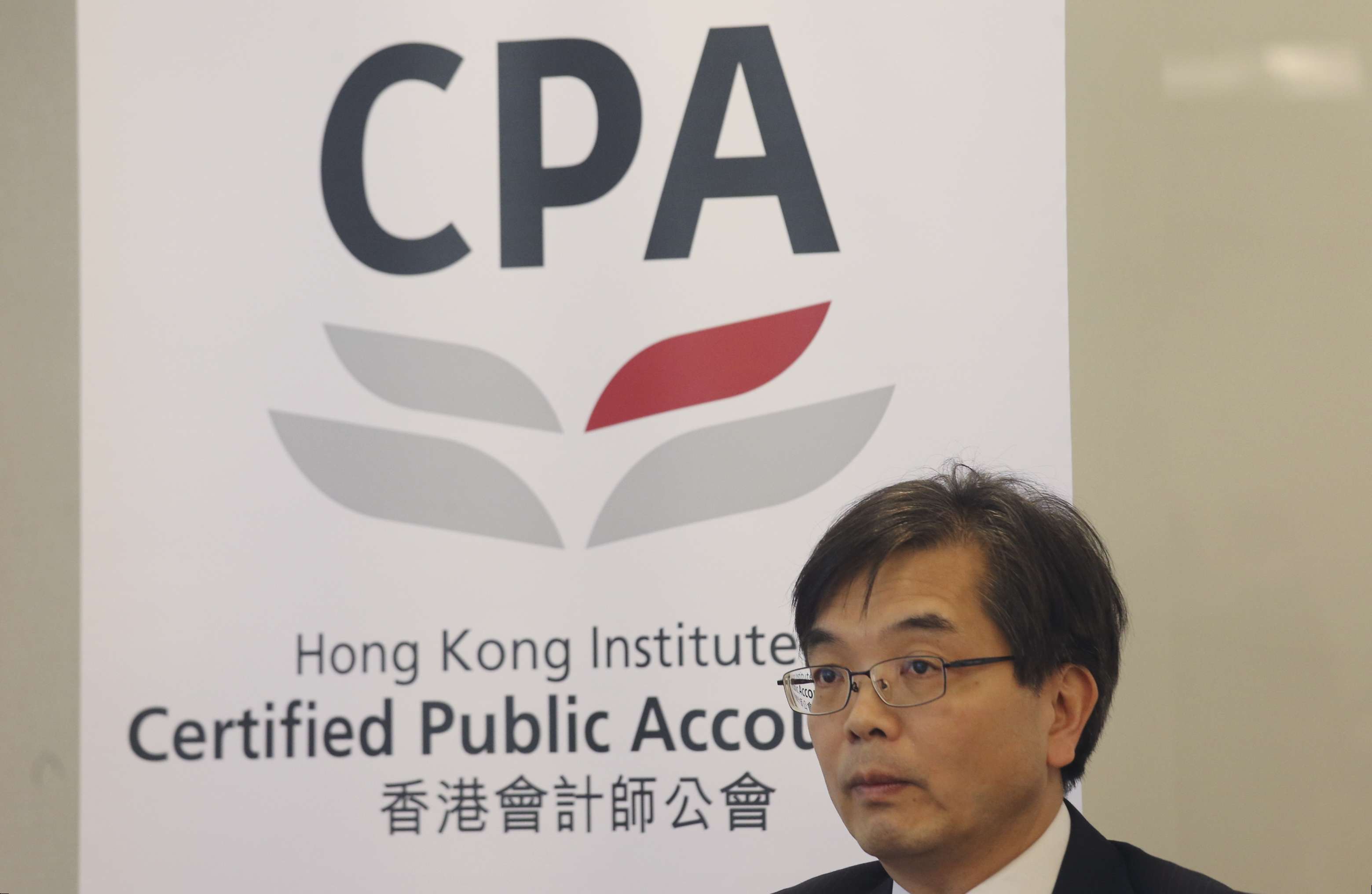 Raphael Ding Wai-chuen, chief executive of the Hong Kong Institute of Certified Public Accountants, says fewer companies plan to hire because of the negative economic outlook, with more than half of the respondents describing the next 18 months as uncertain. Photo: David Wong
