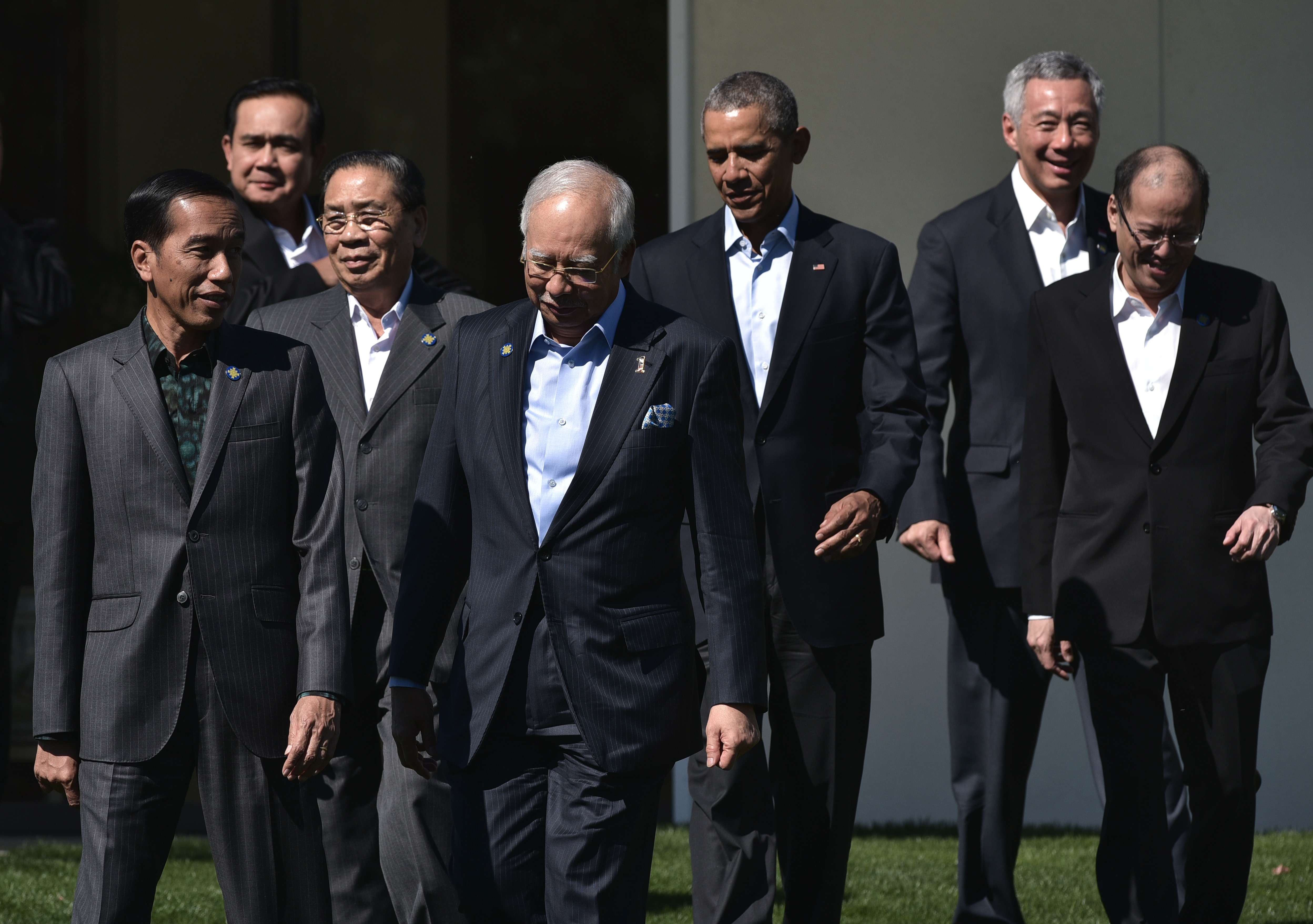 From left: Indonesia’s President Joko Widodo, Laos’ President Choummaly Sayasone, Malaysia’s Prime Minister Najib Razak, US President Barack Obama, Singapore’s Prime Minister Lee Hsien Loong and the Philippine’s President Benigno Aquino attend an Asean meeting in California this year. Photo: AFP
