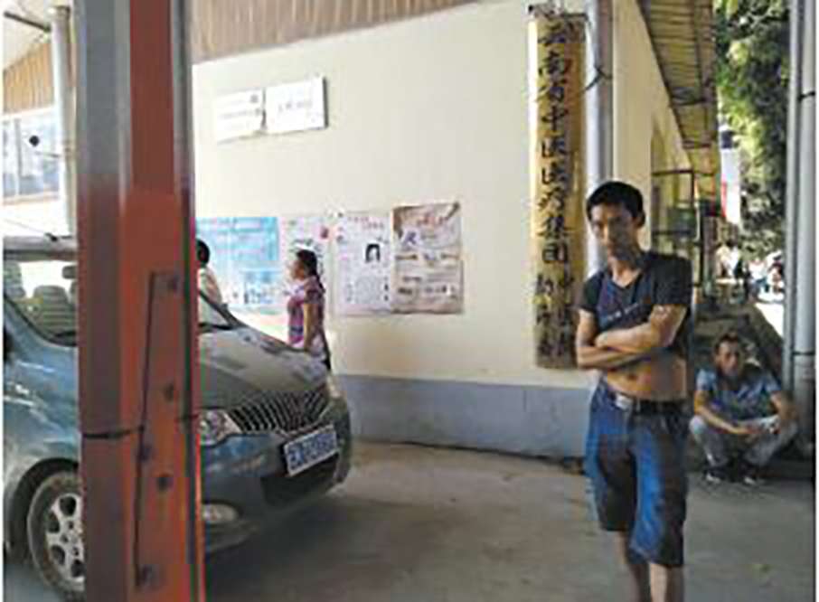 Li Xiaobin’s family members lodged their complaint with the Menghai Hospital of Chinese Medicine in Menghai, Yunnan province. Photo: SCMP Pictures