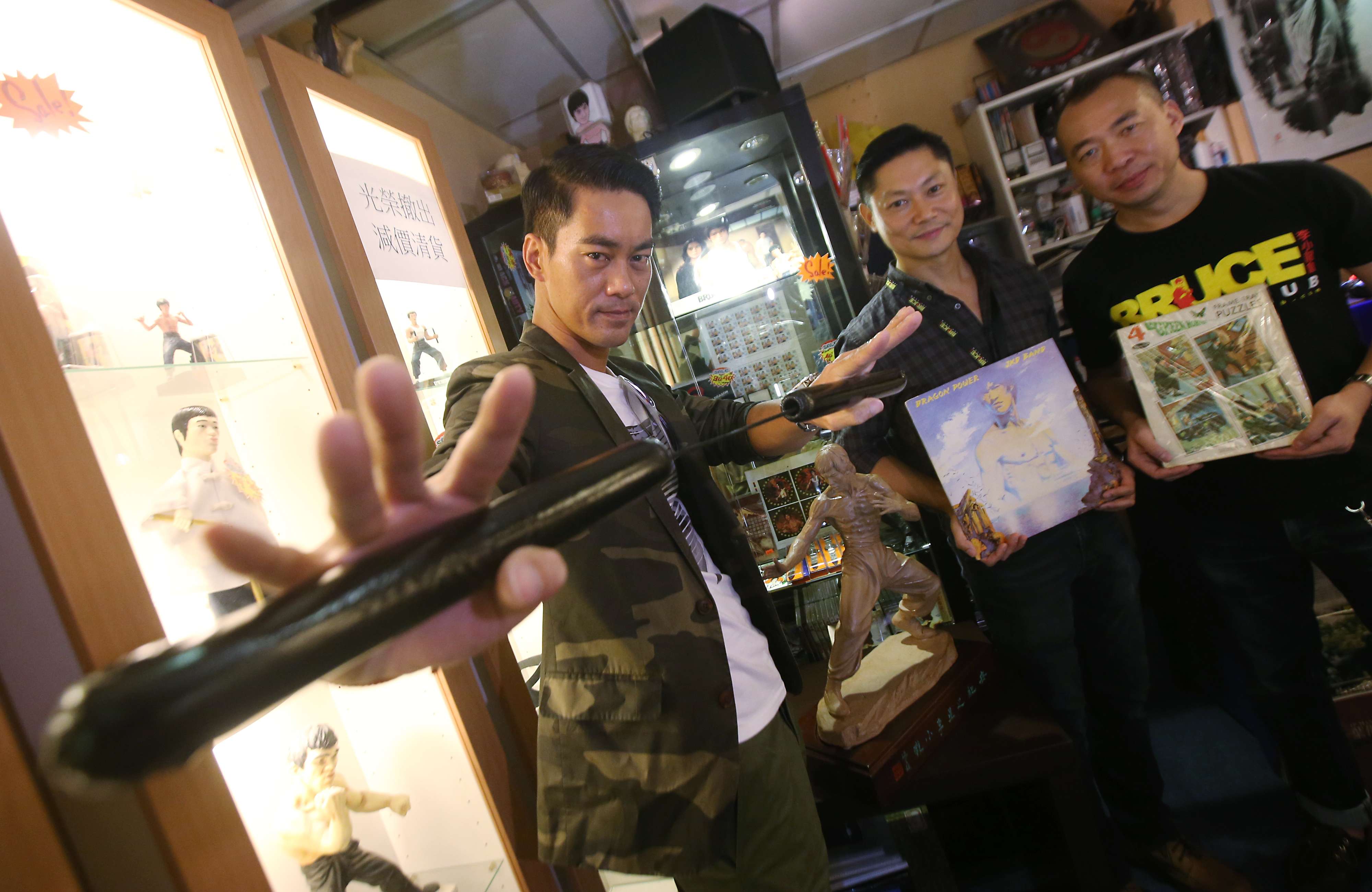 Actor Danny Chan (left) and Bruce Lee Club chairmen Andy Lee (centre) and Wong Yiu-keung at the shop on Saturday. Photo: David Wong