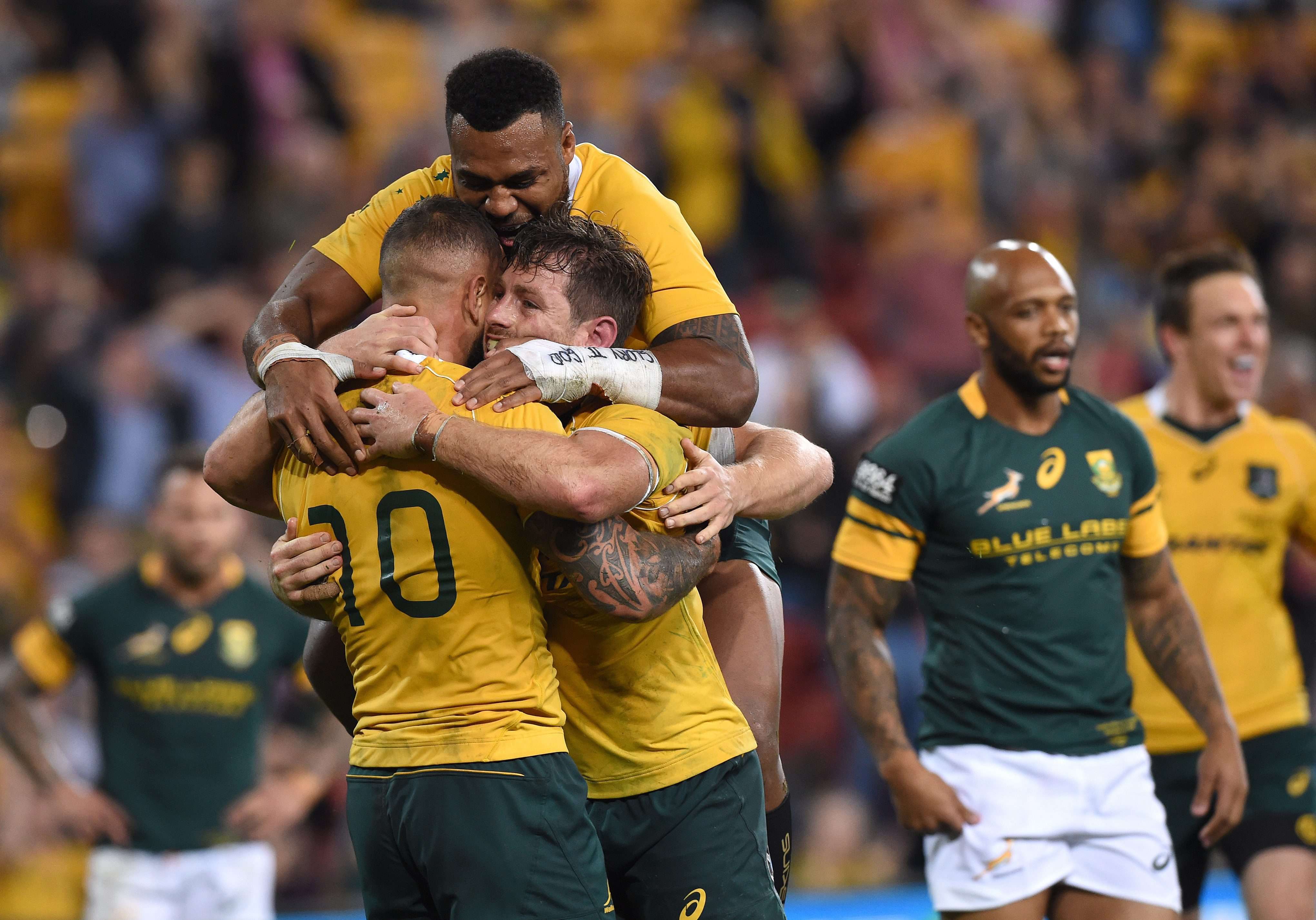 Bernard Foley (centre) celebrates after scoring. Photos: EPA