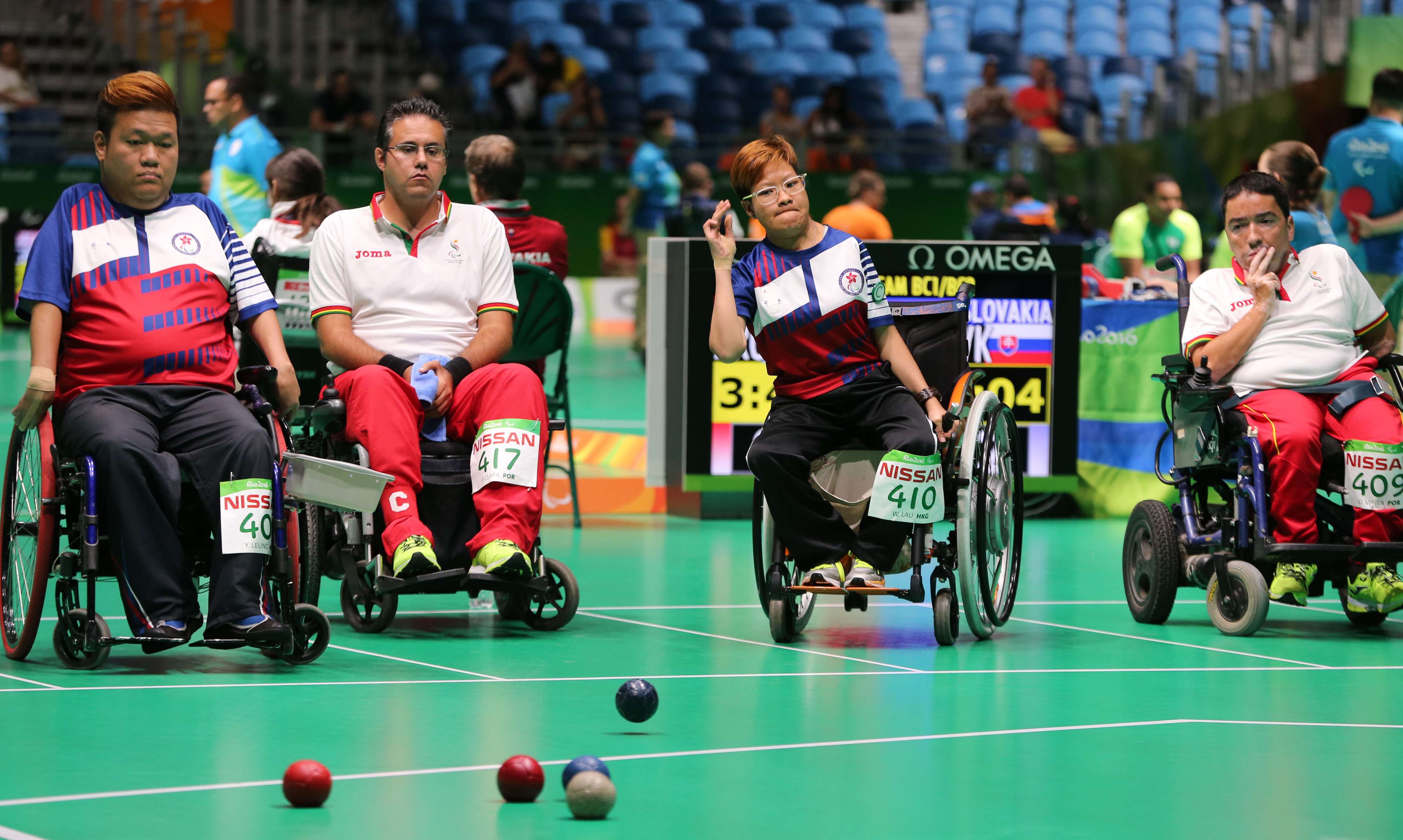 Leung Yuk-wing (left) and Lau Wai-yan in the boccia mixed pairs event. Photo: Hong Kong Paralympic Committee.