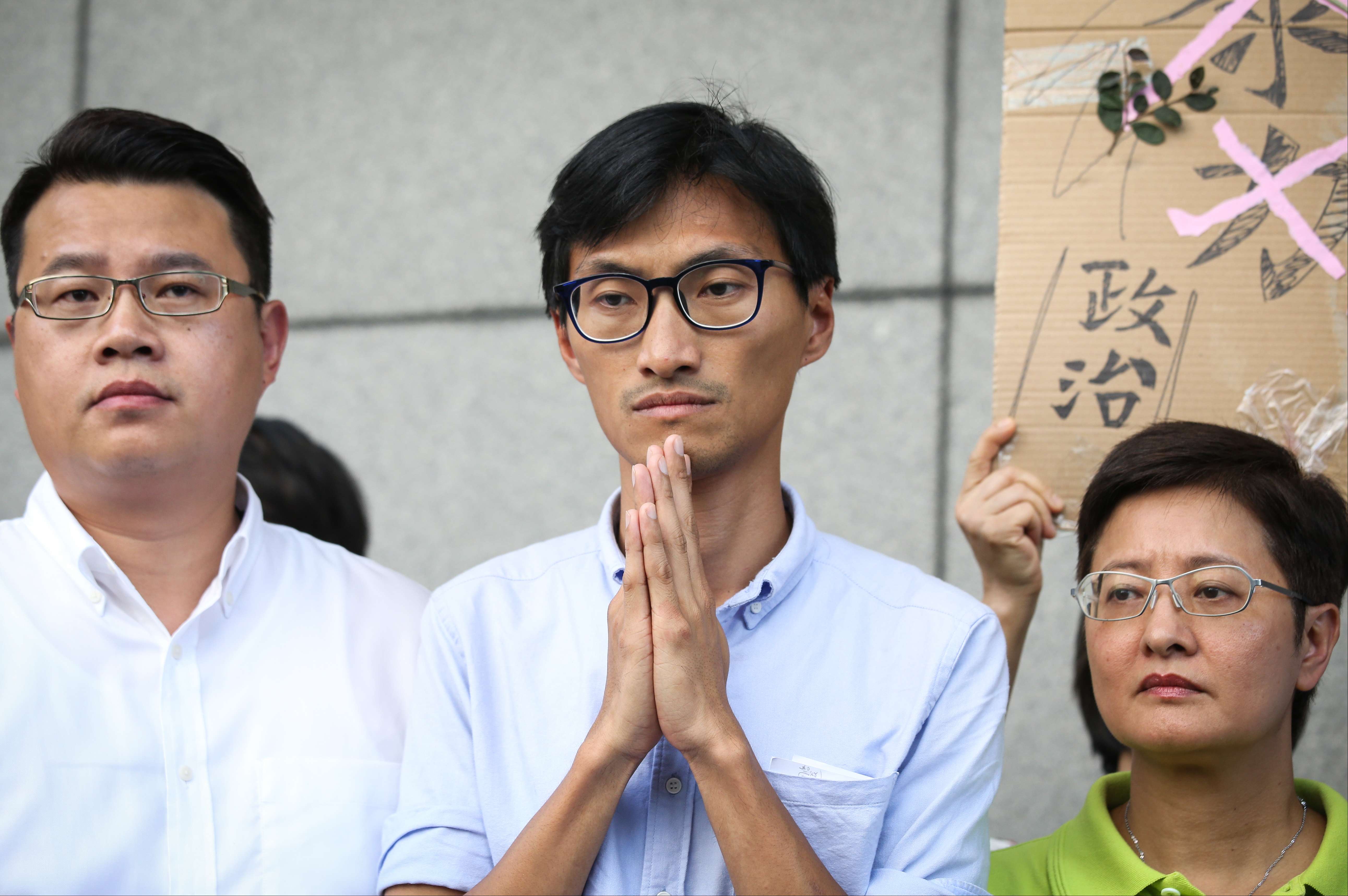Eddie Chu, flanked by Democratic Party legislators-elect Andrew Wan and Helena Wong, outside police headquarters in Wan Chai on September 11. Photo: Dickson Lee