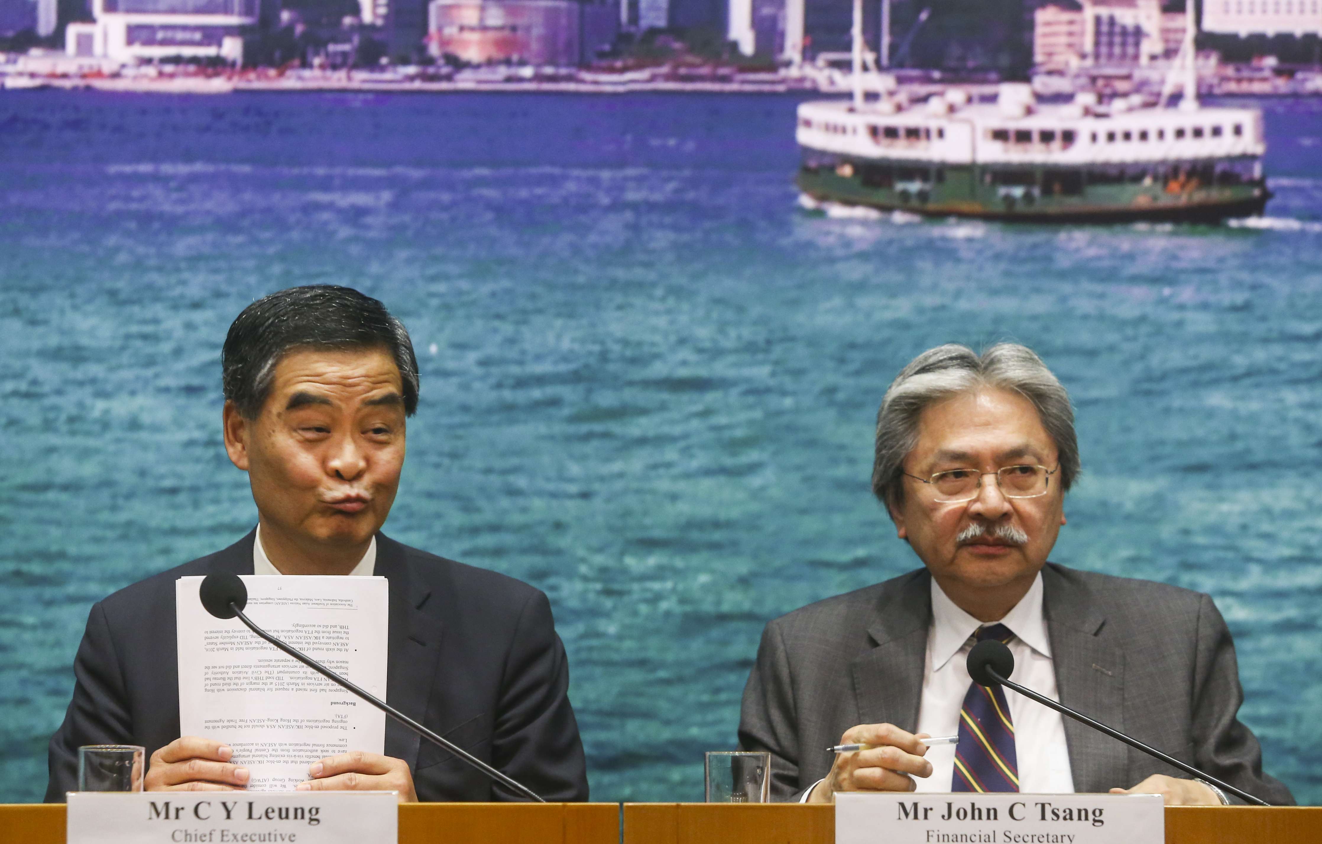 Chief Executive Leung Chun- ying and Financial Secretary John Tsang Chun-wah discussing the Wang Chau housing controversy on Wednesday. Photo: Sam Tsang