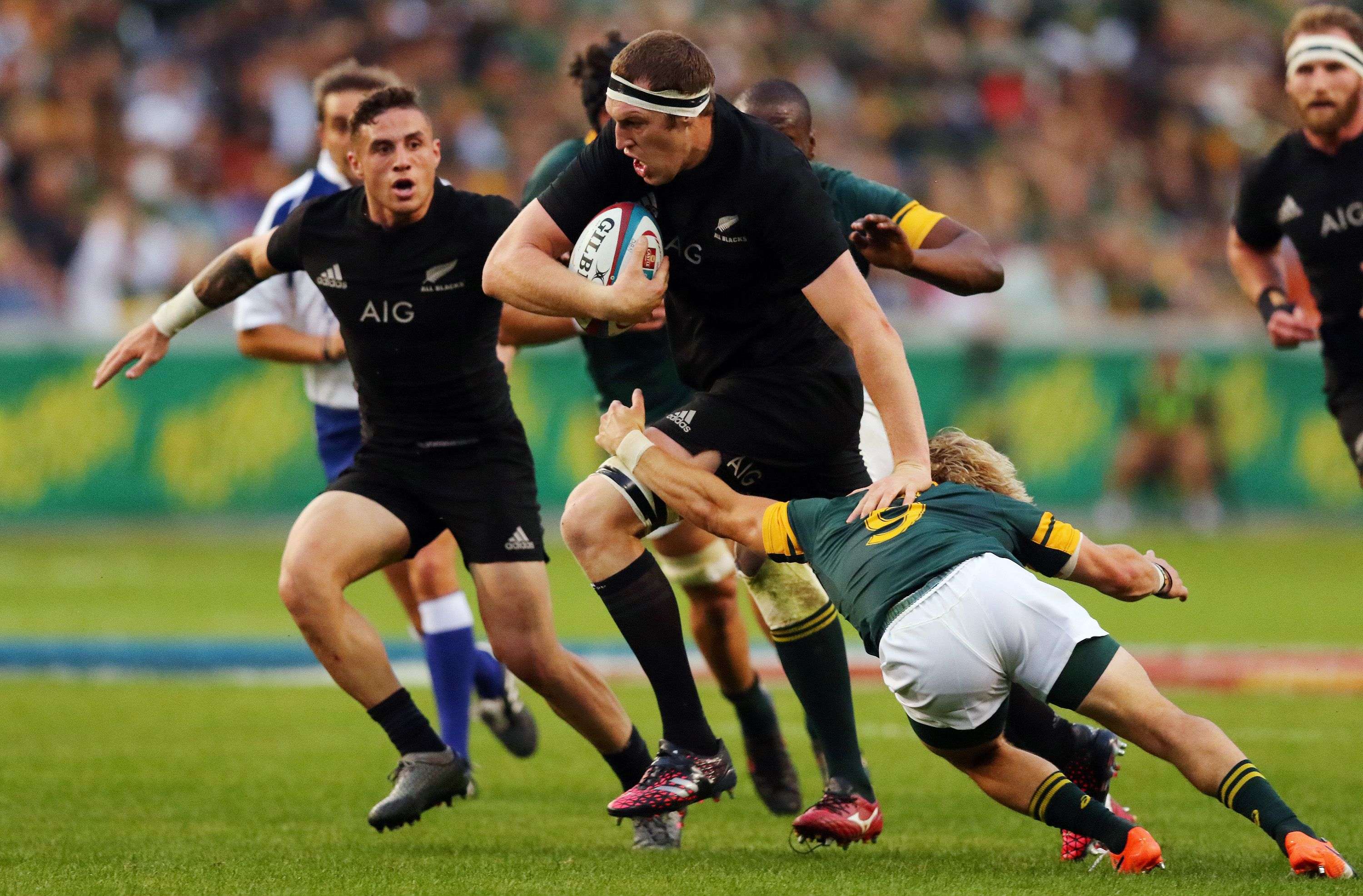 South African scrum half Faf de Klerk tackles All Blacks lock Brodie Retallick. Photo: AFP