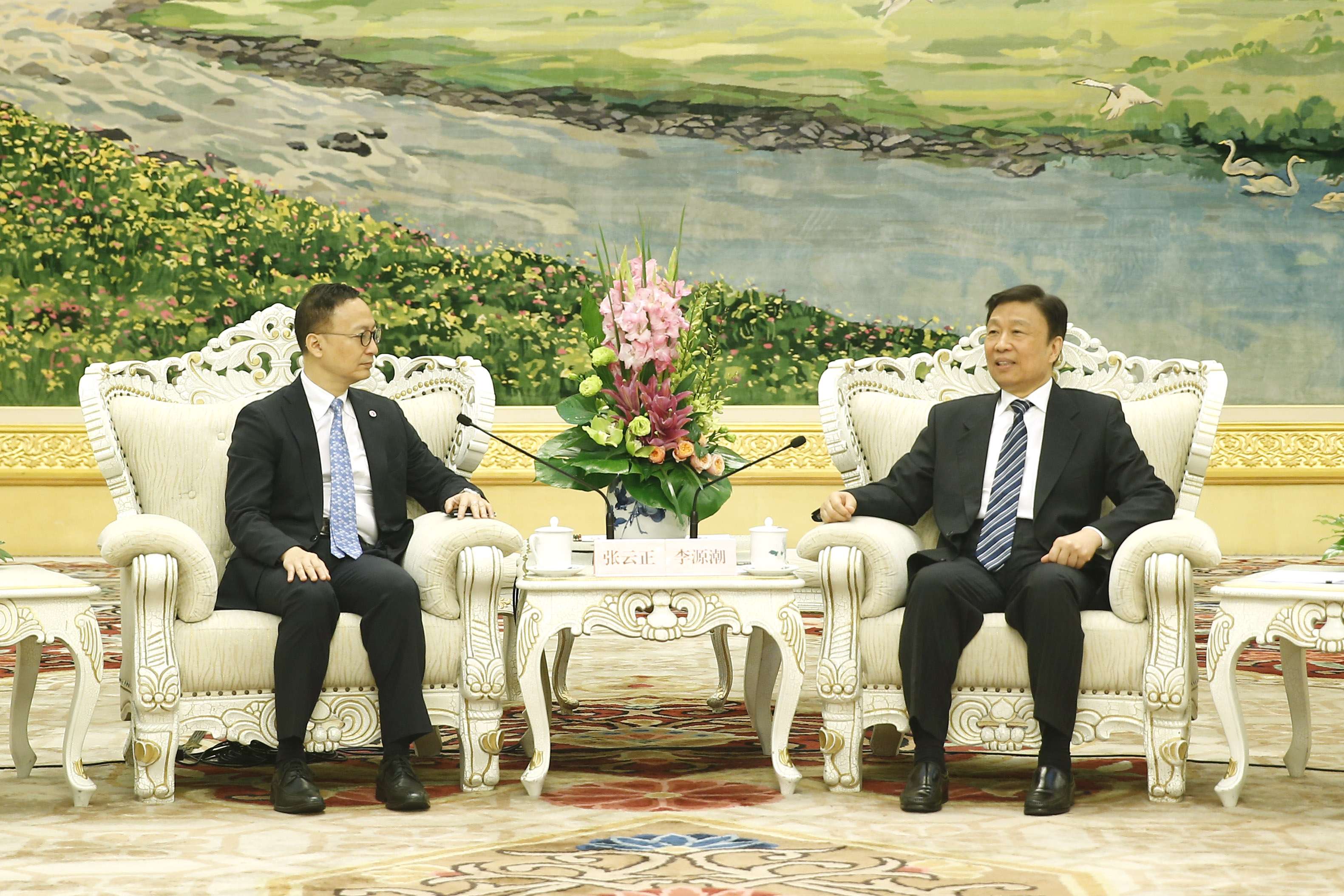 Secretary for the Civil Service Clement Cheung with Vice-President Li Yuanchao in Beijing on Tuesday. Photo: CNS Images