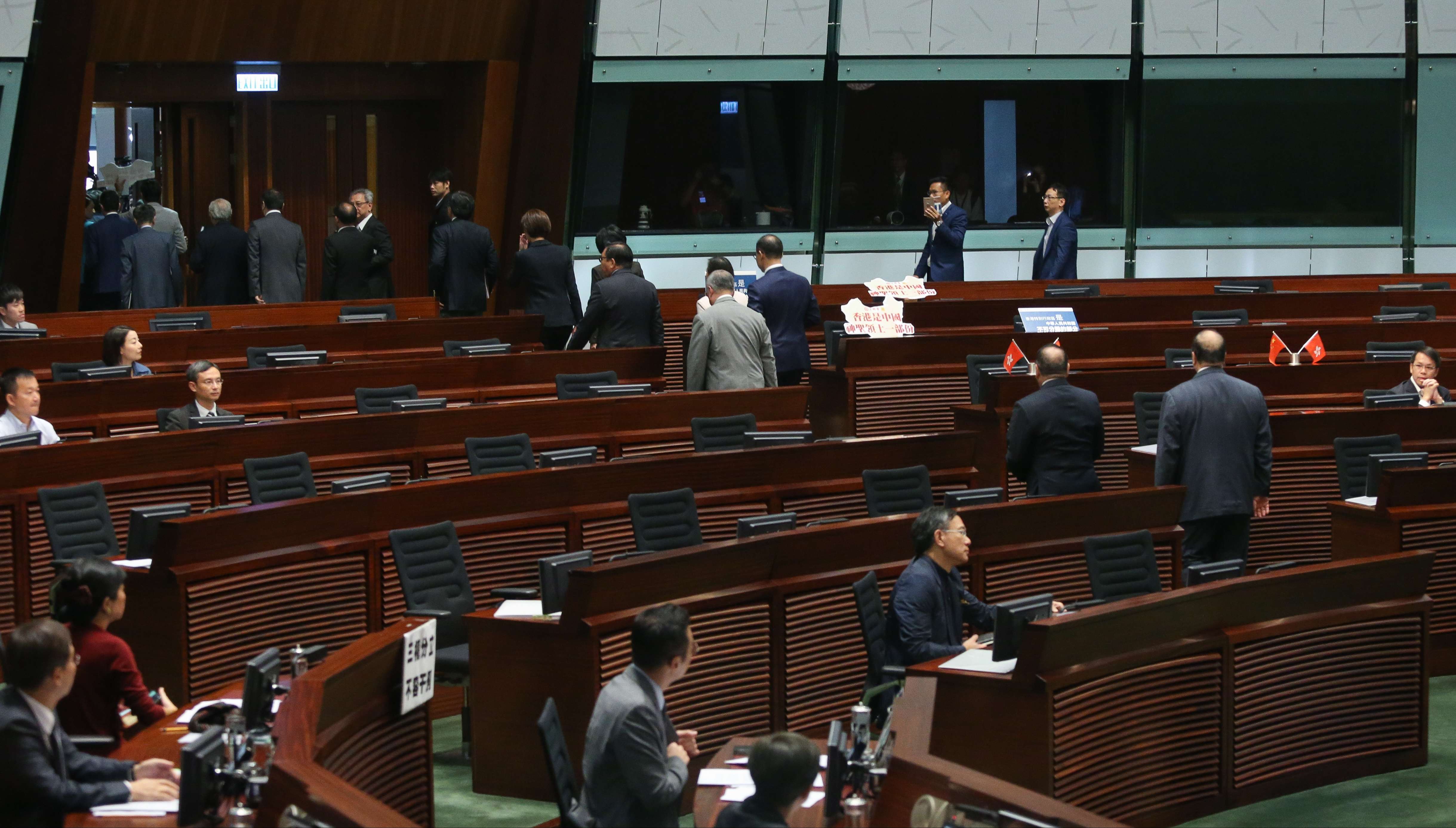 The pro-establishment camp walked out, forcing the meeting to be adjourned. Photo: Sam Tsang