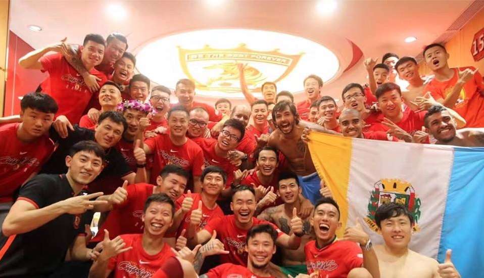 Guangzhou Evergrande players pose for a photo in their dressing room after sealing a sixth league title. Photo: Weibo