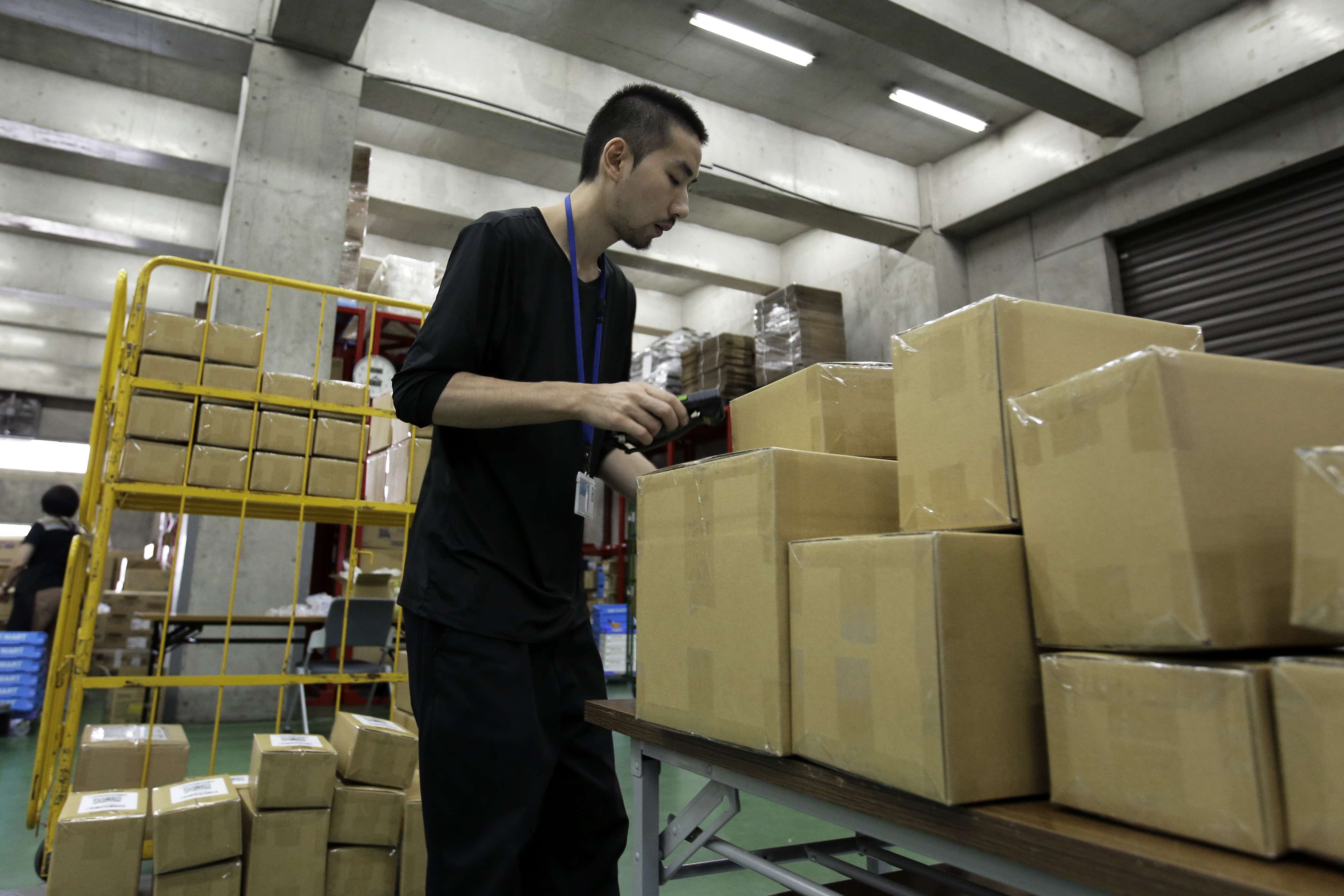 Online purchases of daily consumablesin China is expected to undergo steady growth as more consumers aged 30 and above shop over the internet. A Tokyo employee of Wandou, which ranked as one of most downloaded shopping apps in China in June. Photo: Bloomberg