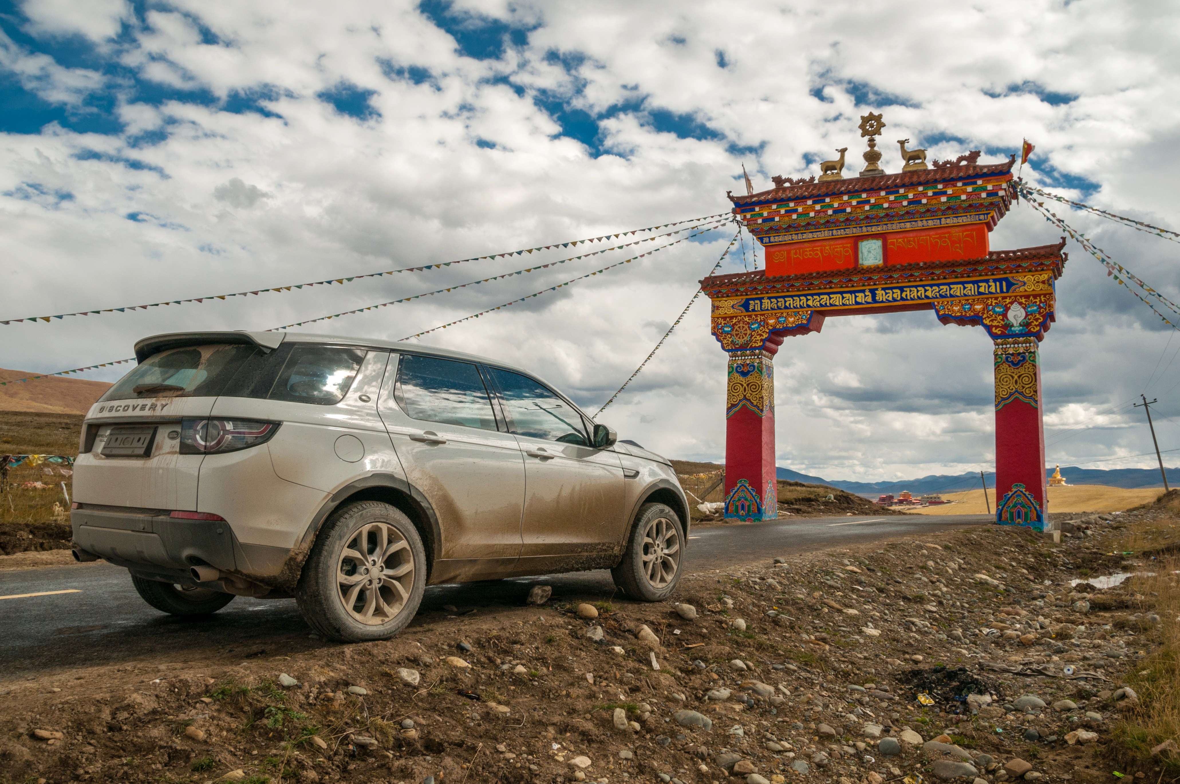 Driving the Land Rover Discovery Sport in Sichuan, the car has good road holding, though the drivetrain can be problematic. Photos: Mark Andrews