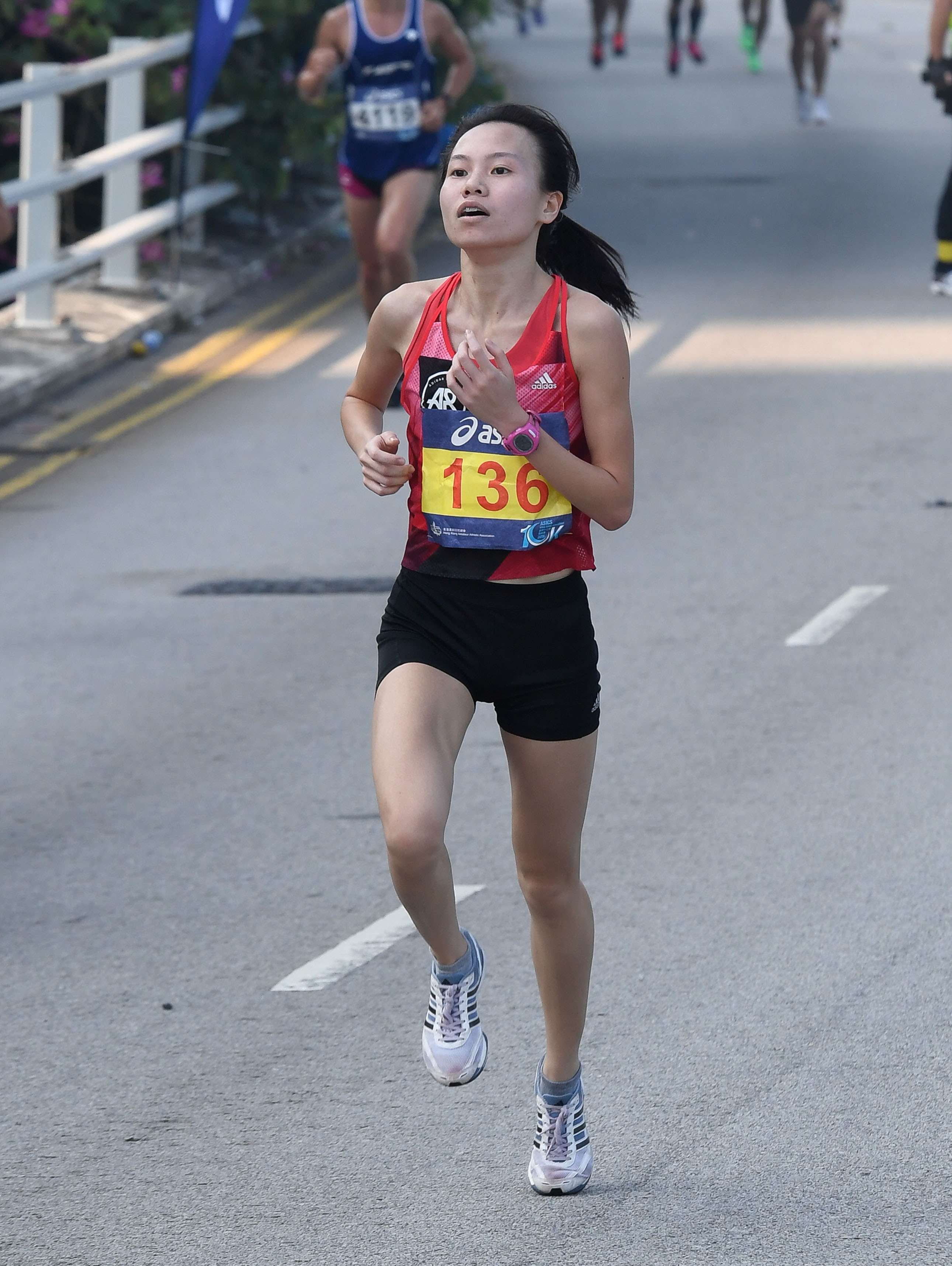 Women's winner Mabel Lui pushes on during the Hong Kong 10km Challenge. Photos: Richard Castka