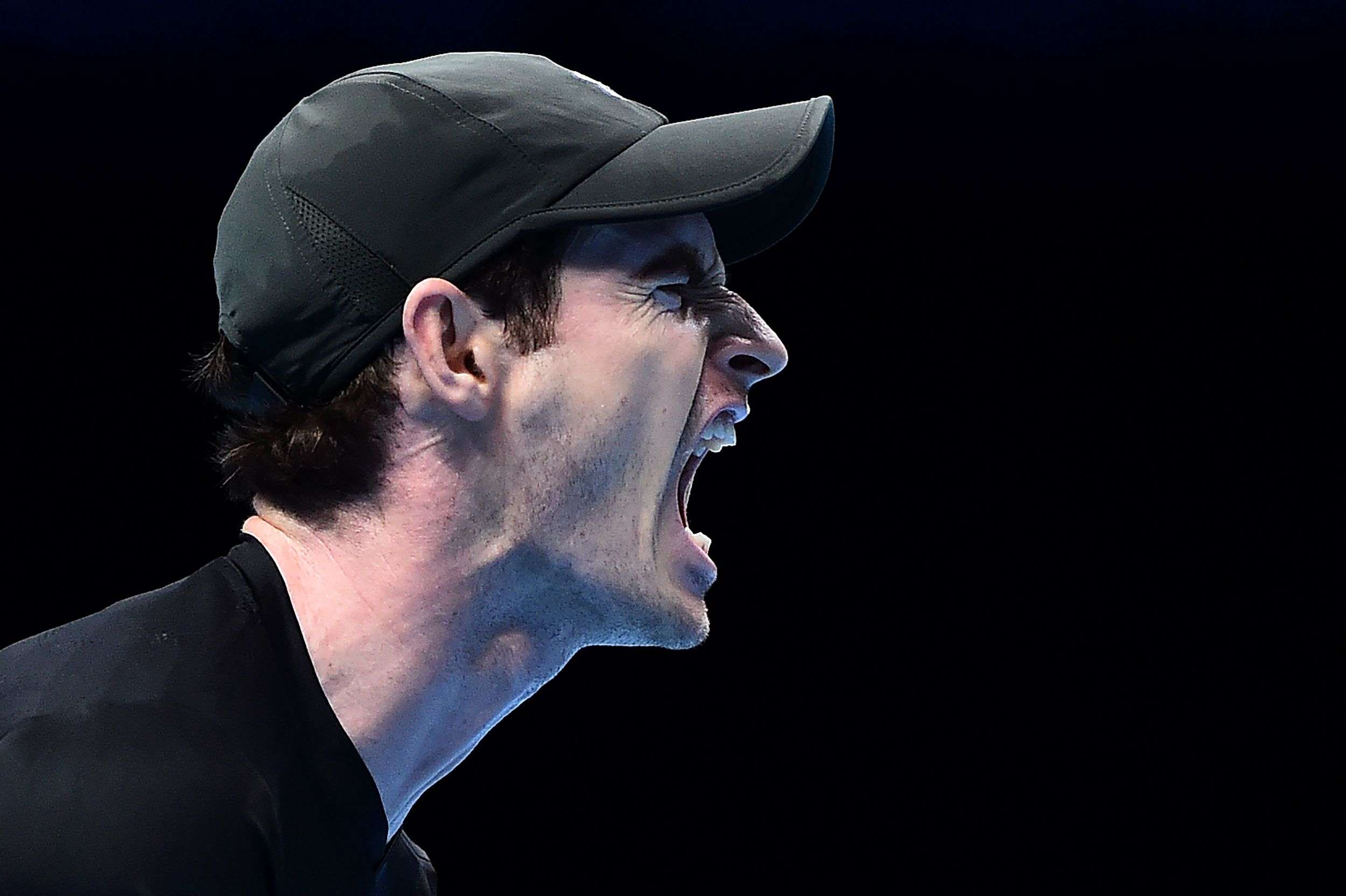 T Britain's Andy Murray reacts after losing the first set against Japan's Kei Nishikori during their round robin stage men's singles match on day four of the ATP World Tour Finals tennis tournament in London on November 16, 2016. / AFP PHOTO / Glyn KIRK