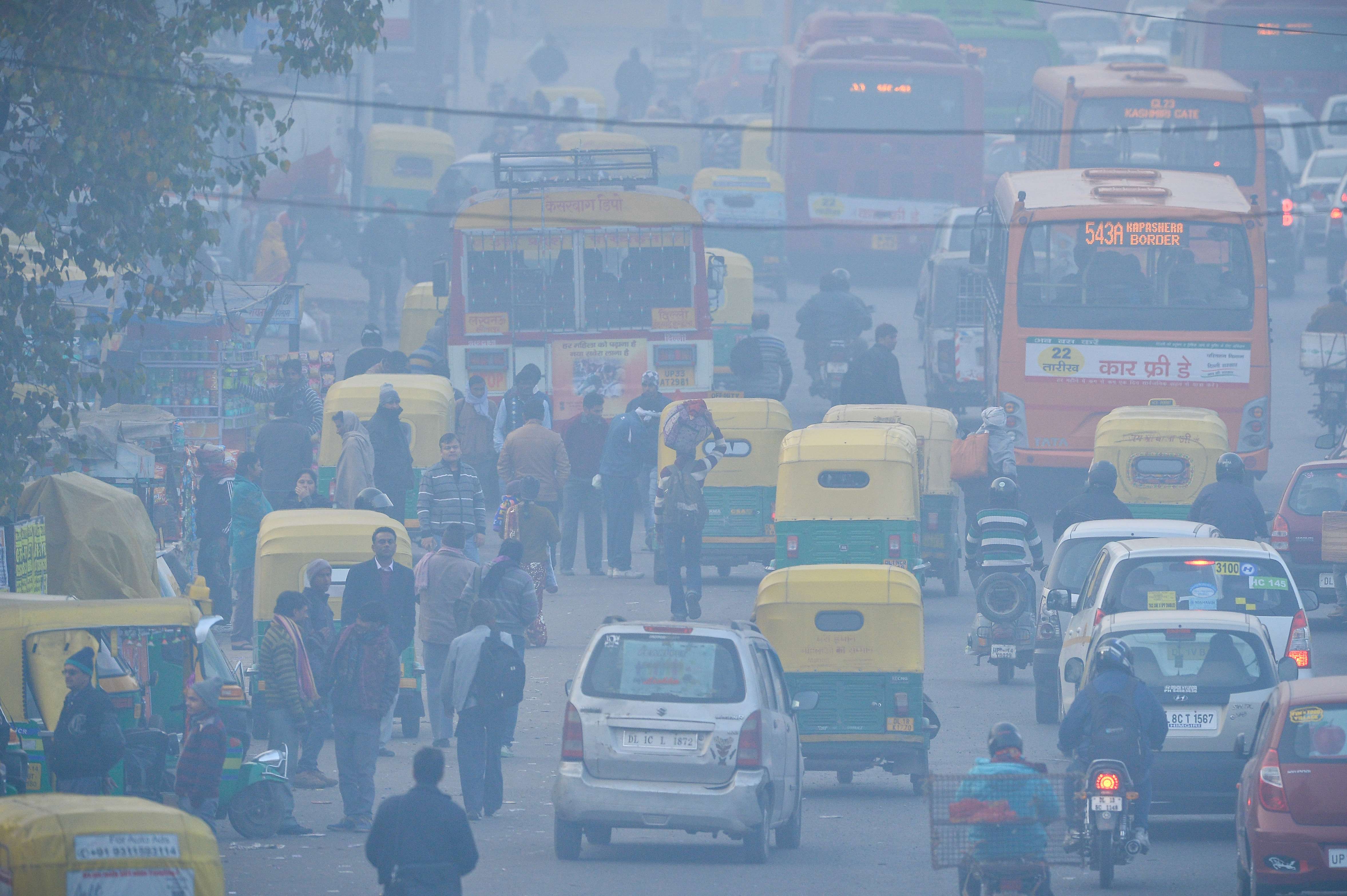 Indian commuters on a polluted road in the Anand Vihar district of New Delhi. Photo: AFP