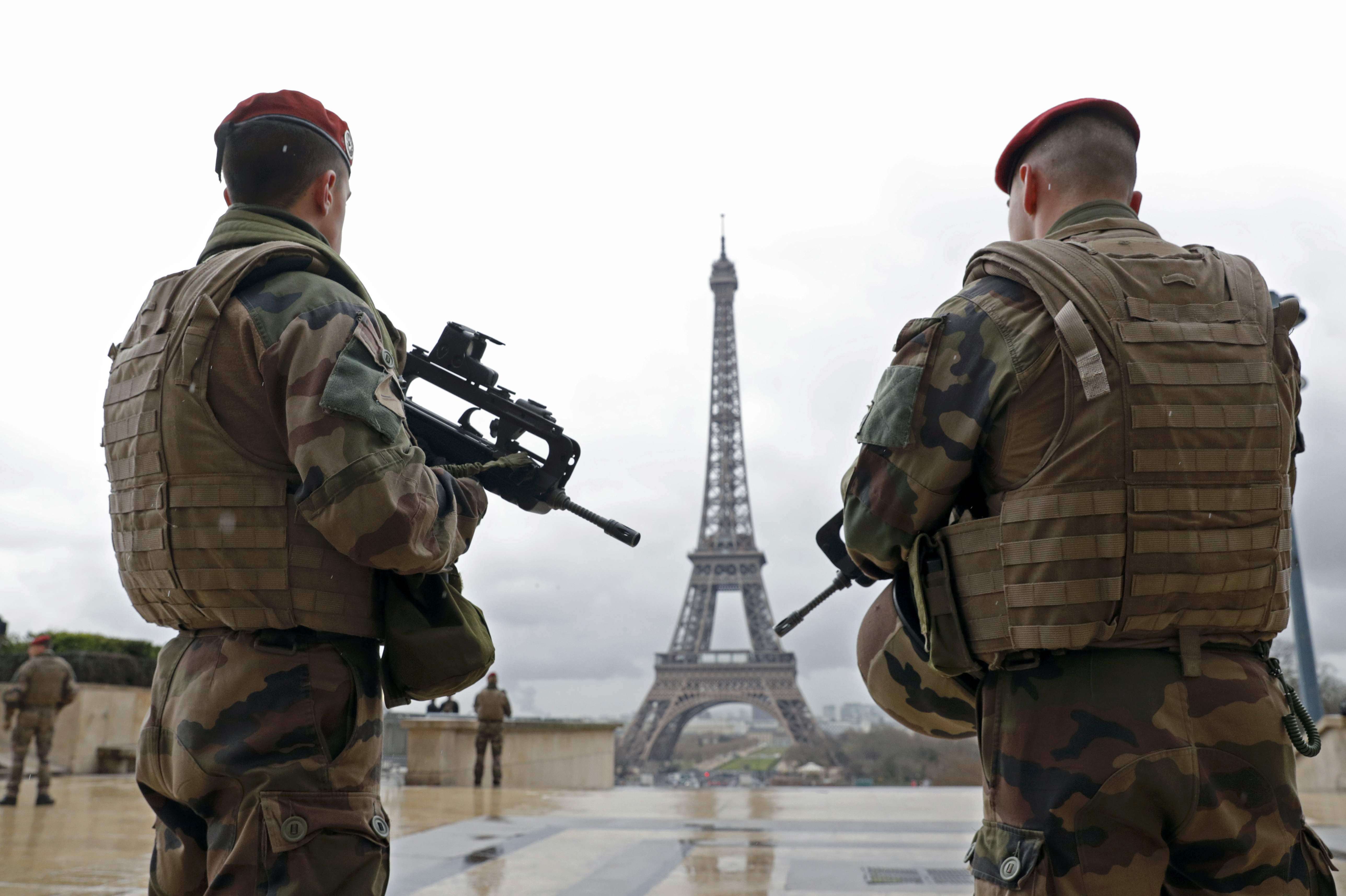 French army paratroopers patrol near the Eiffel Tower in Paris, France, in this picture taken on March 30, 2016. The French government will propose extending the country's state of emergency until July 15, 2017 due to presidential and parliament elections in spring next year, the French Prime Minister said December 10, 2016. Picture taken on March 30, 2016. REUTERS/Philippe Wojazer/File Photo