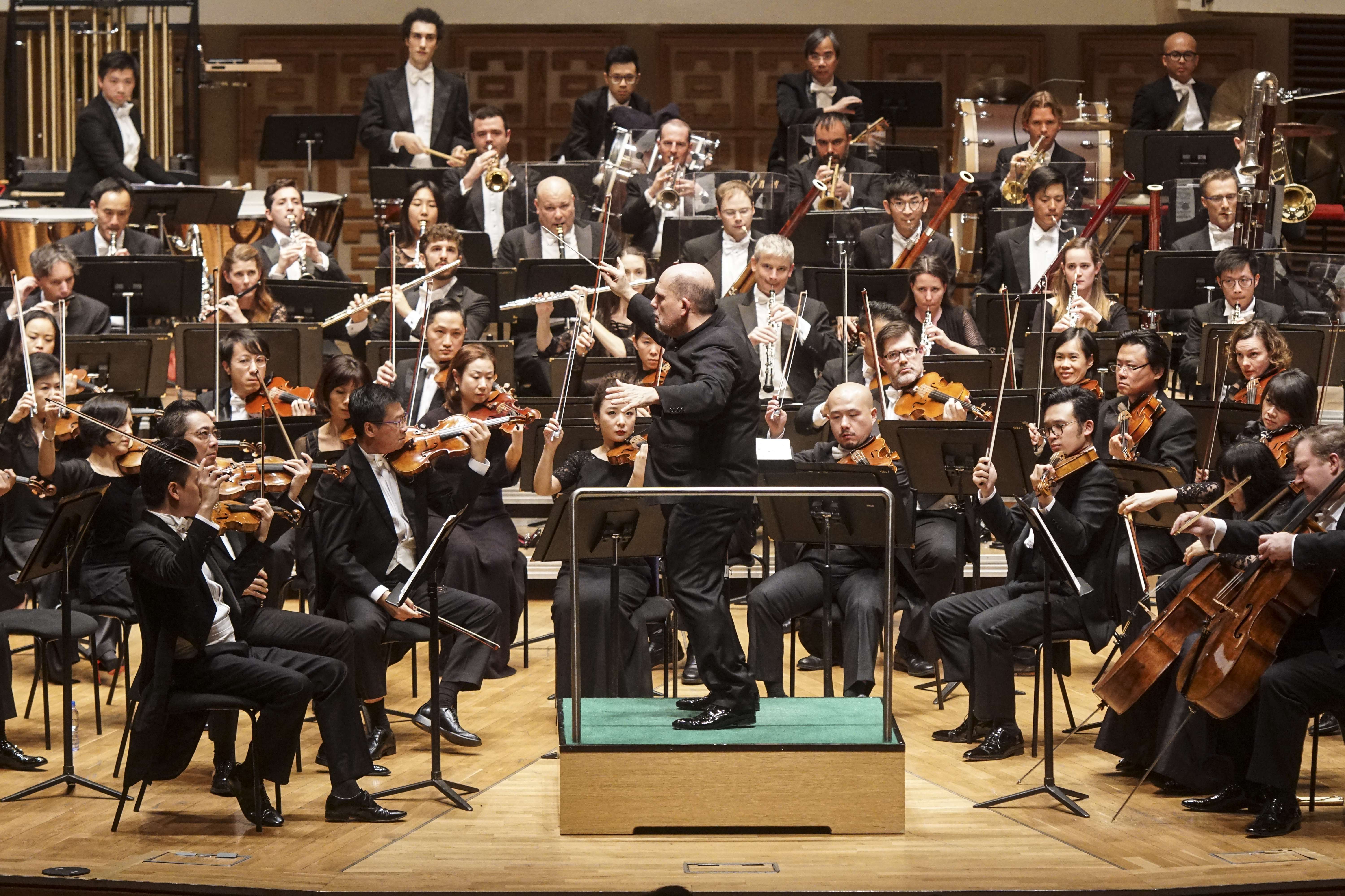 Jaap van Zweden conducts the Hong Kong Philharmonic in a performance of Mahler’s Symphony No. 3. Photo: Courtesy of Hong Kong Philharmonic Orchestra
