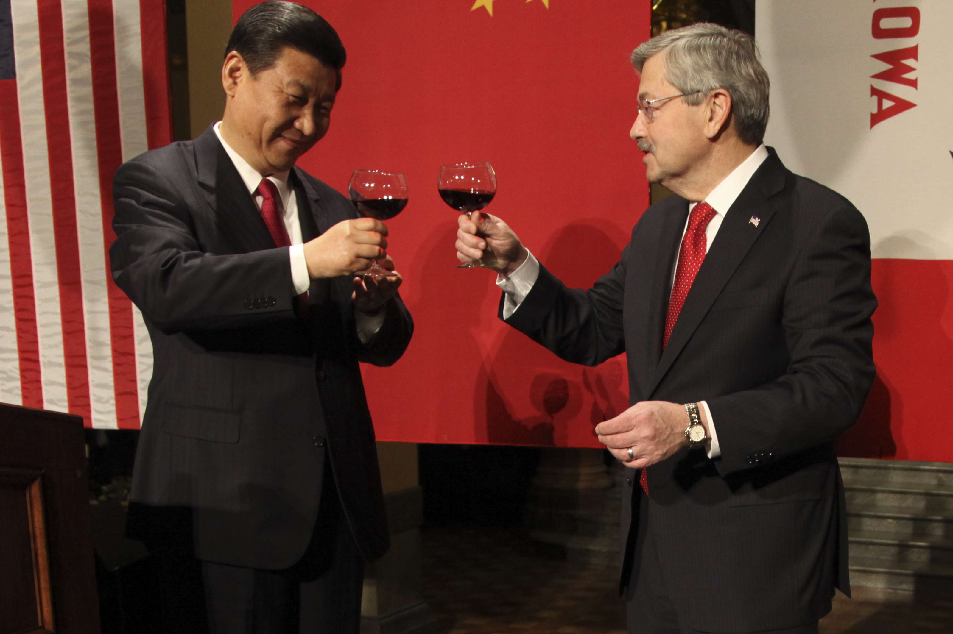 Iowa governor Terry Branstad raises a toast to then vice-president Xi Jinping in the state capital Des Moines on February 15, 2012. Photo: AFP
