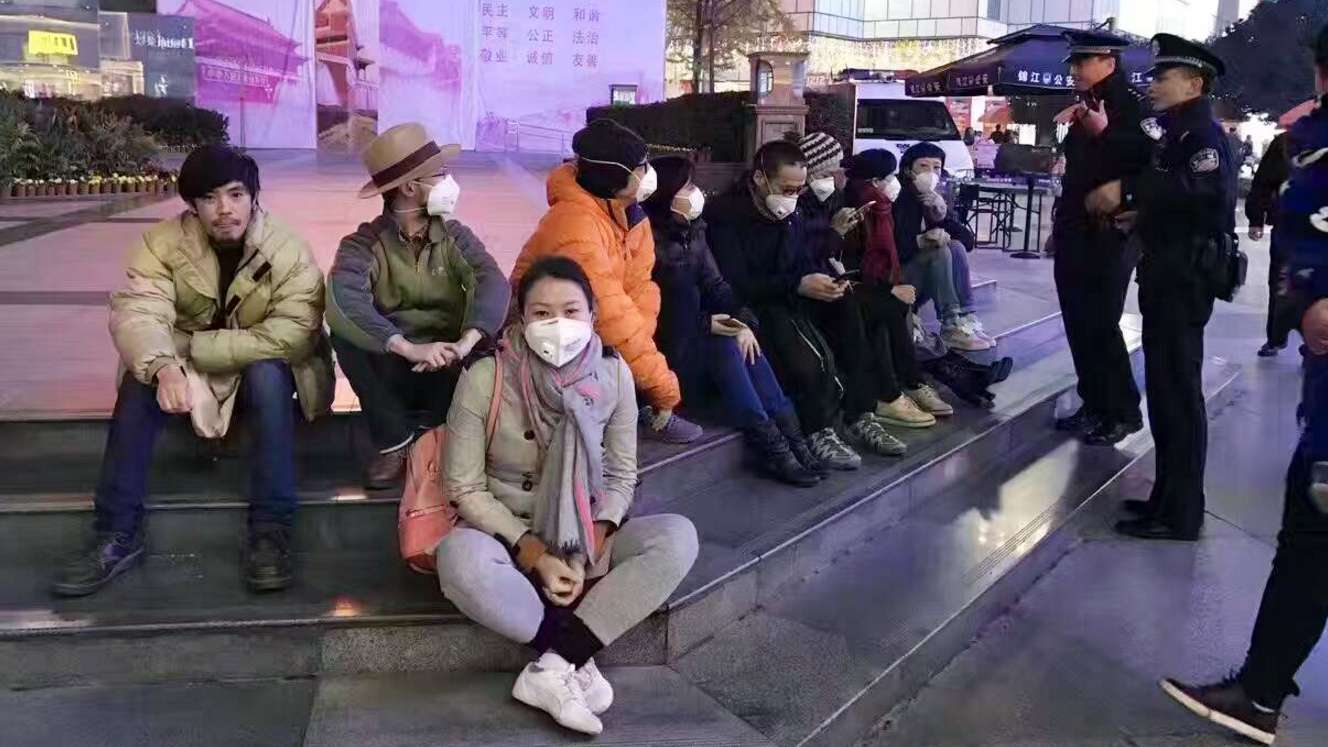 The sit-in protest over problems of smog in Chengdu lasted for 10 minutes before the demonstrators were taken away by police on Sunday night. Photo: Twitter@paleylin