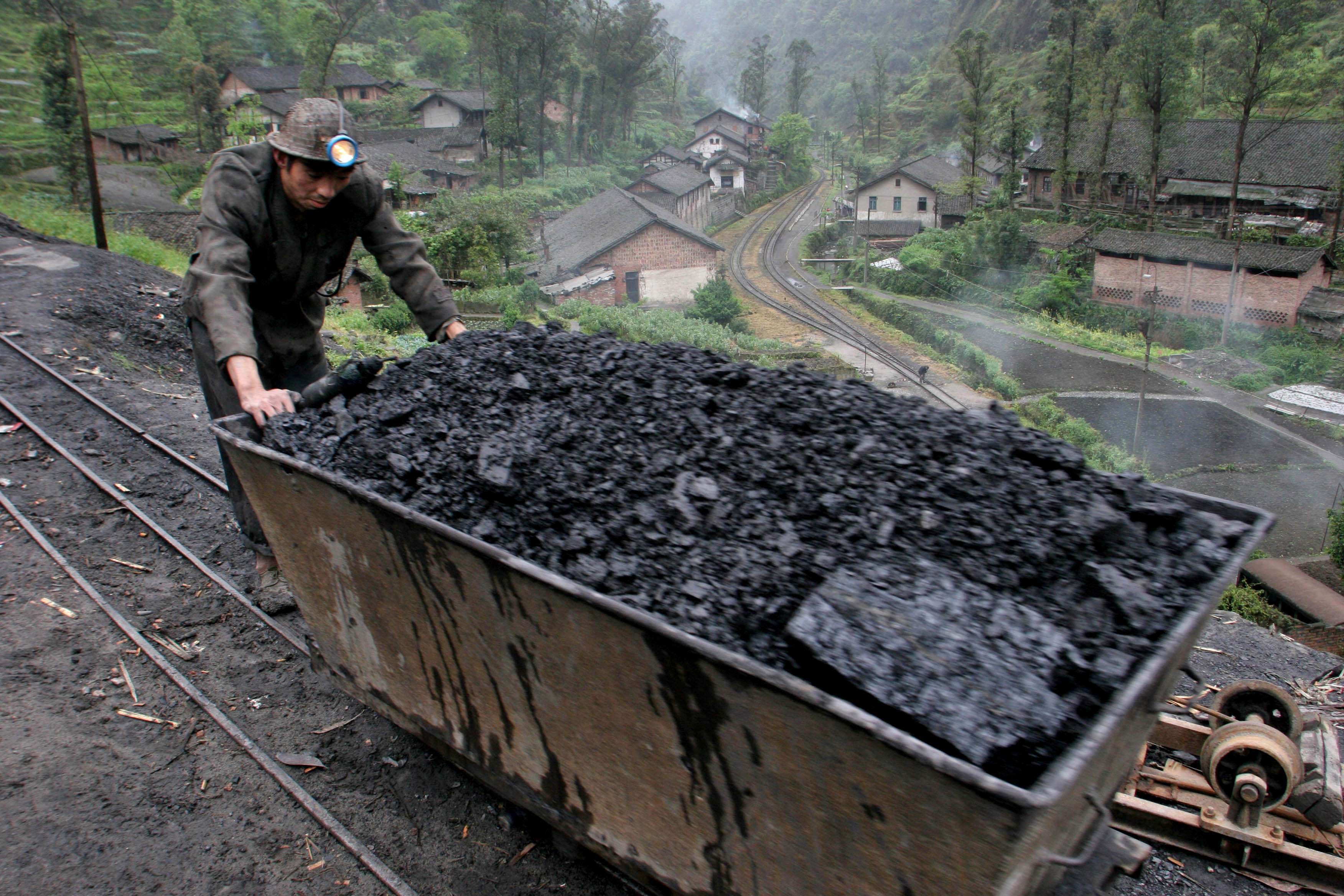 Chinese coal firms have struggled as the country’s economic slowdown batters demand and Premier Li Keqiang vows to cut excess capacity in industry. Photo: AP