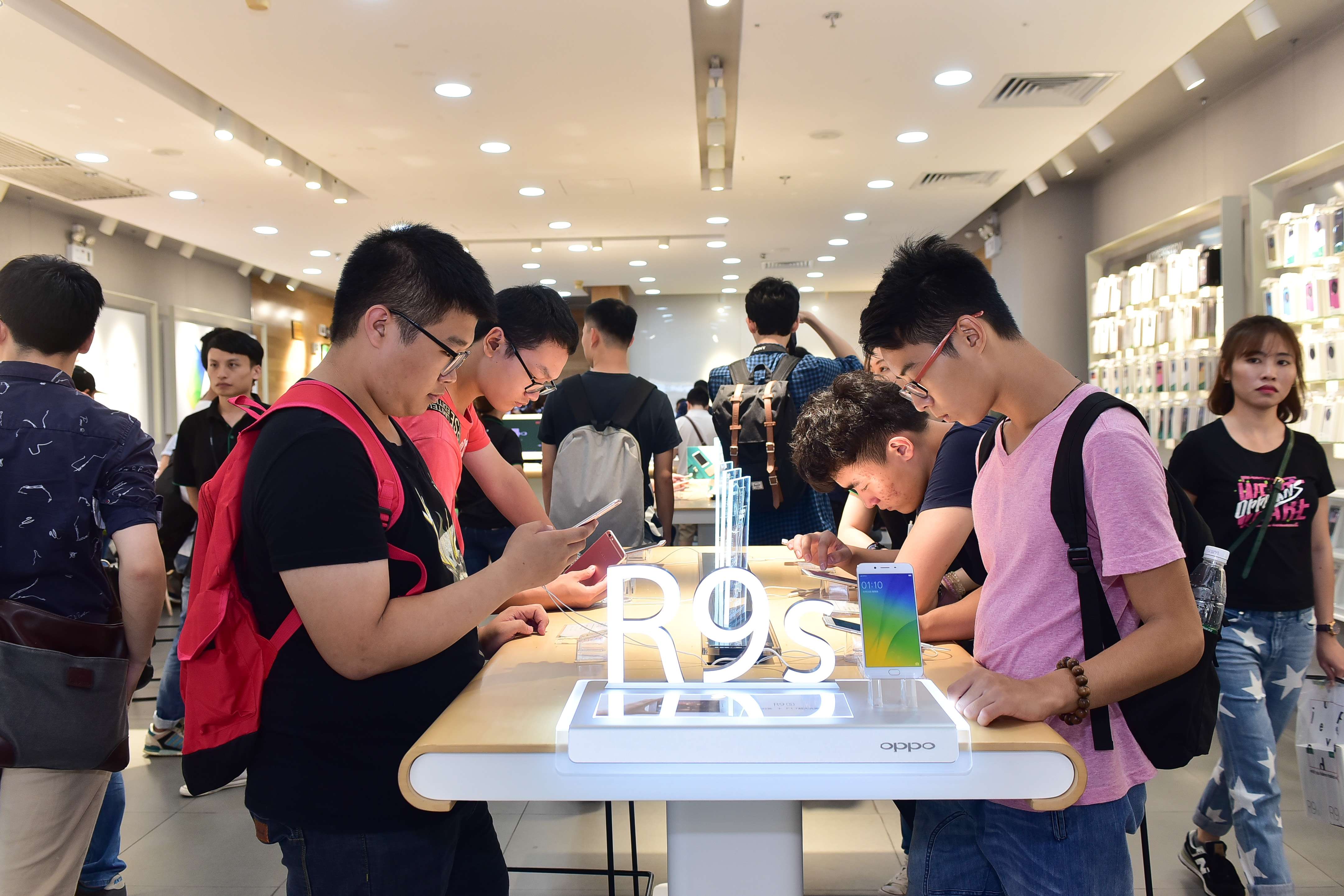 An Oppo experience store in Guangzhou. Photo: Handout