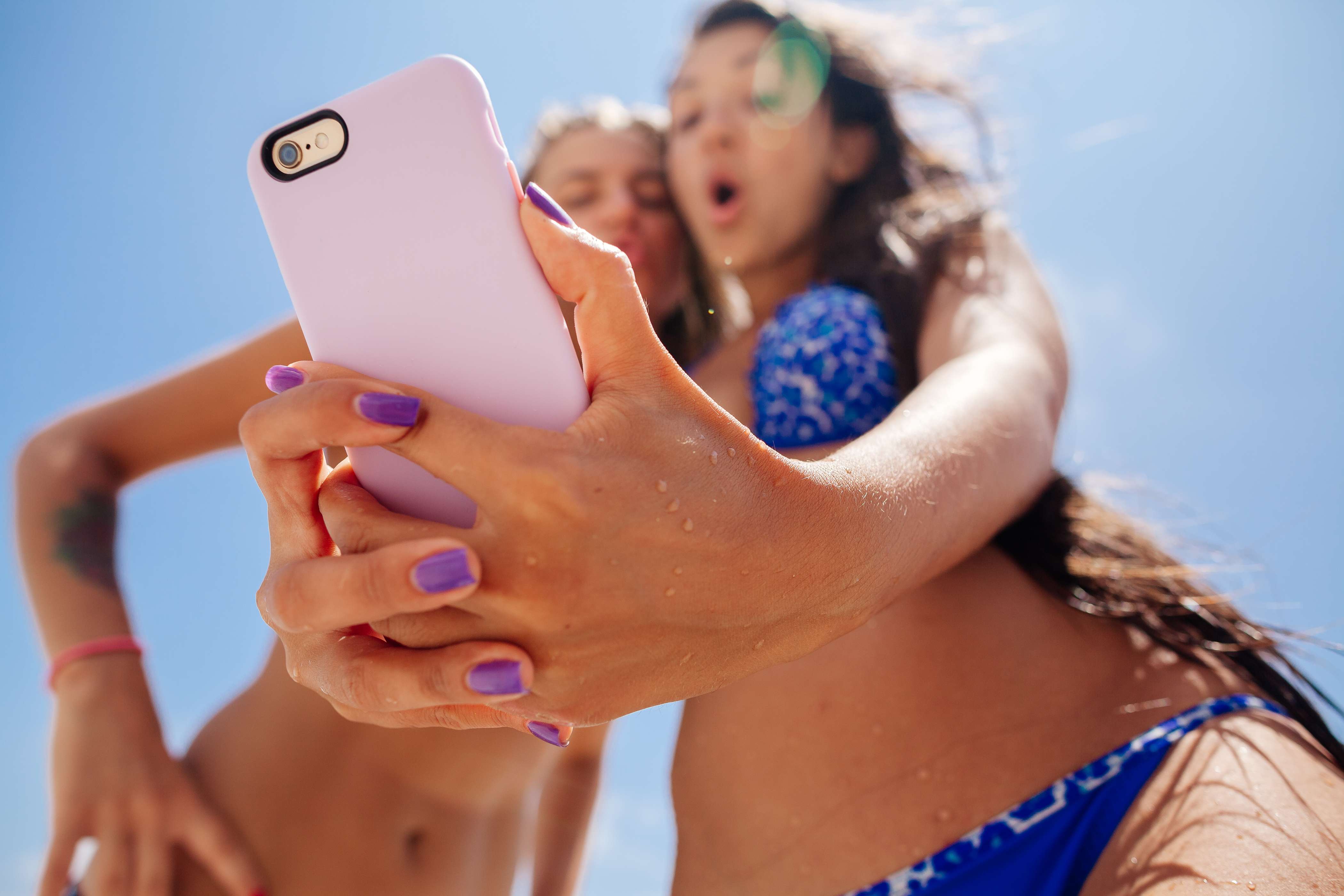 Go on, take that selfie, you may not be a narcissist.