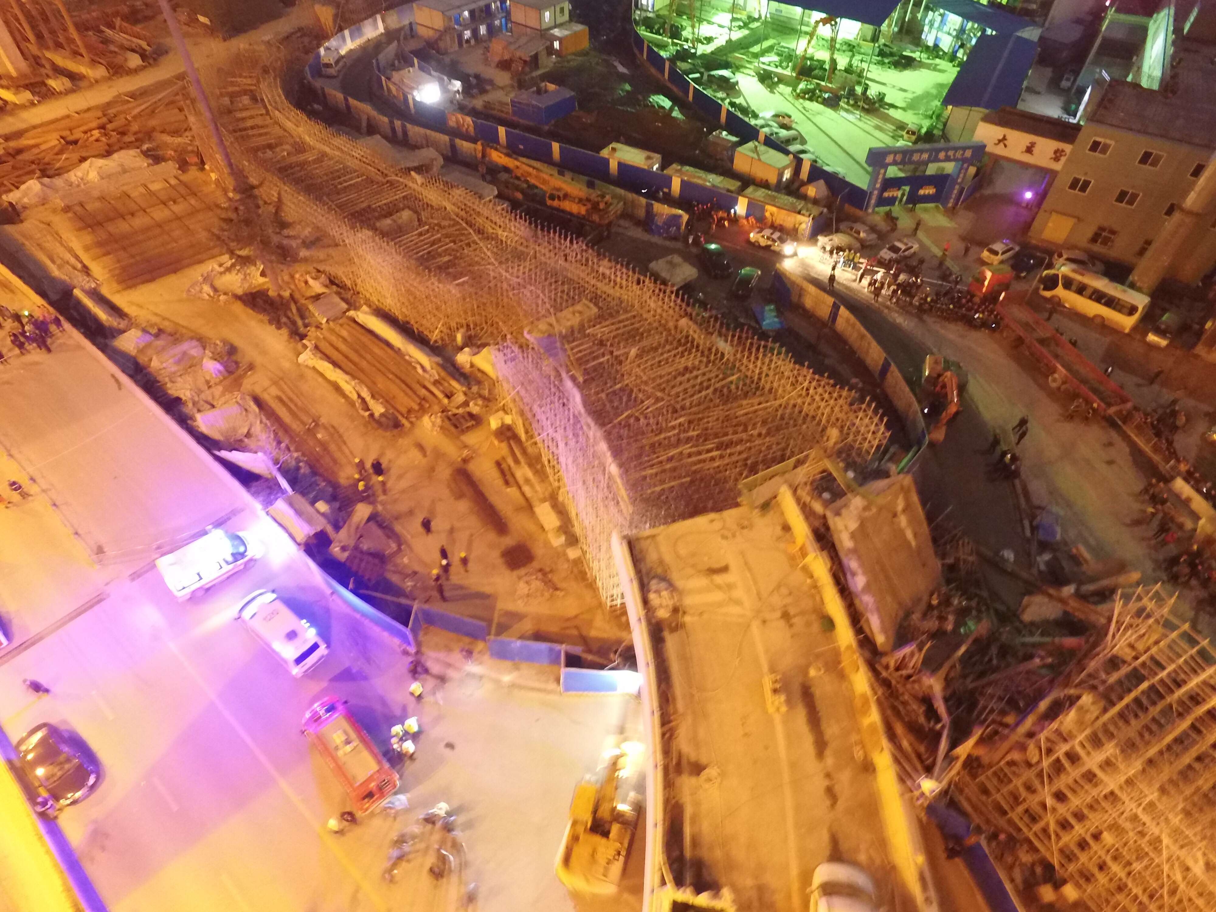The accident scene after the viaduct collapsed at the intersection of two roads in Zhengzhou, capital city of Henan province, on Thursday. Photo: Xinhua