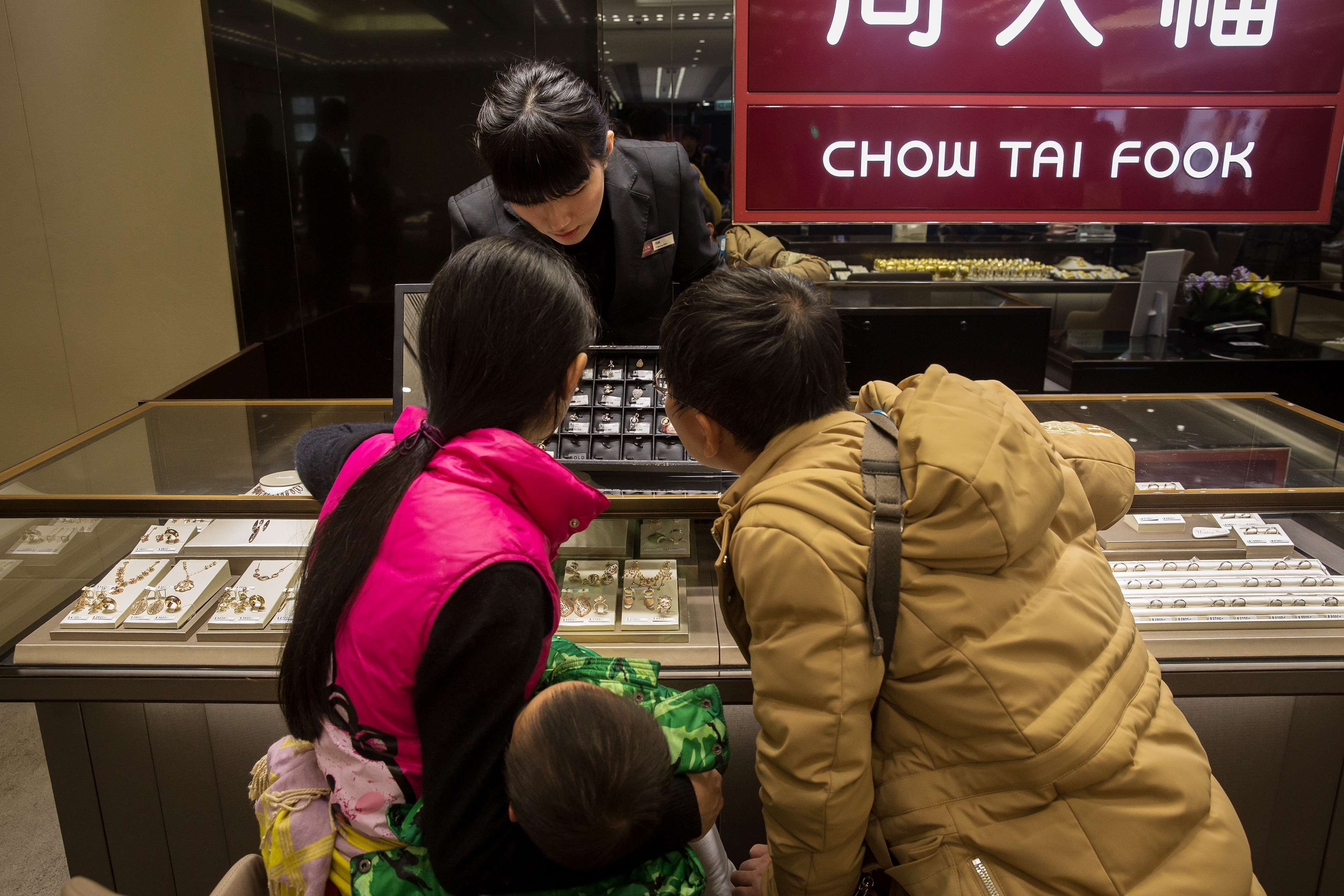 Hong Kong-listed Chow Tai Fook said its same-store sales from October to December compared with the same period last year in mainland China rose four per cent, while in Hong Kong and Macau they slipped two per cent. Photo: Bloomberg