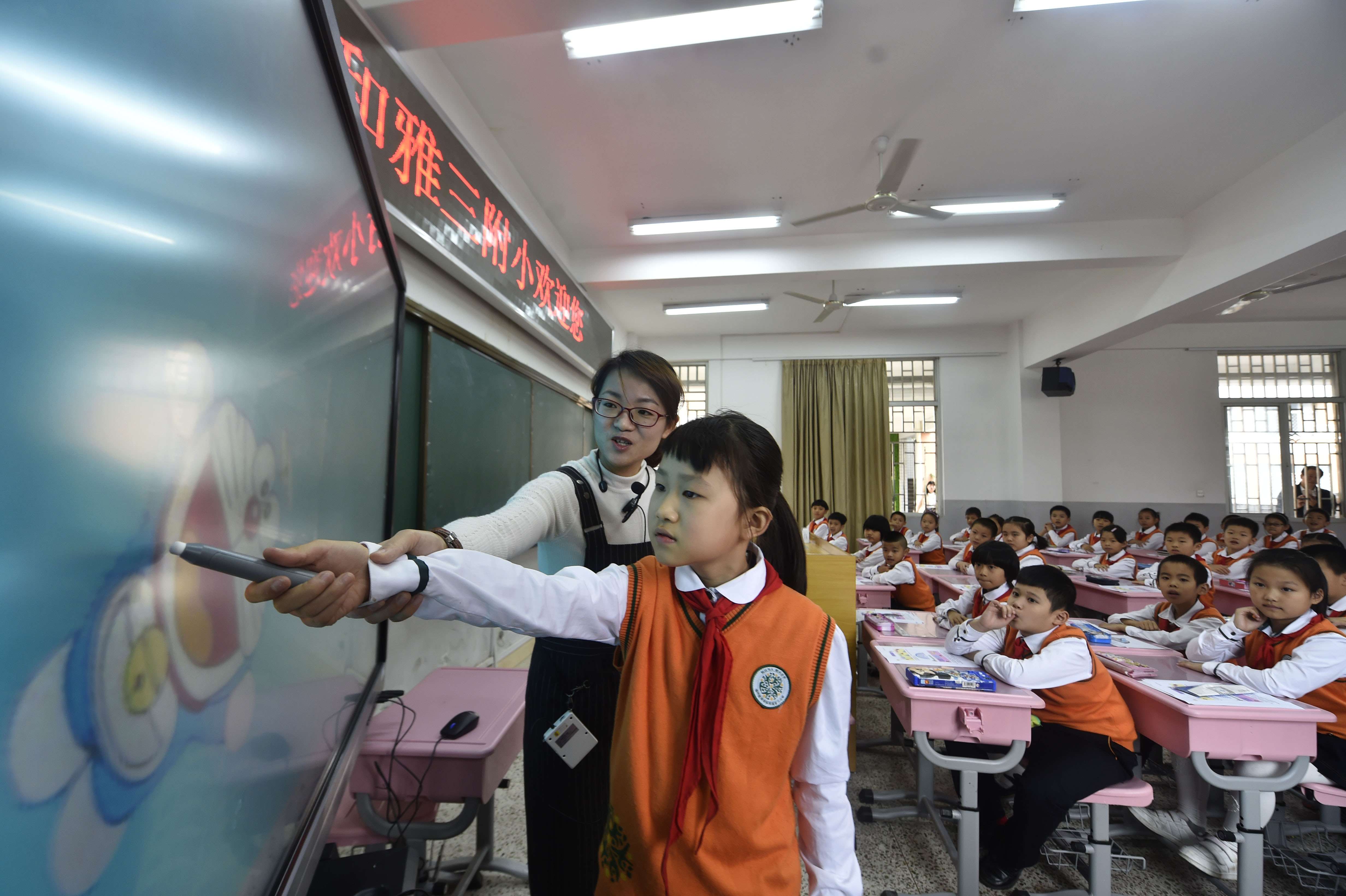 Students get a maths lesson using a cloud teaching platform at an elementary school in Fuzhou, Fujian province, last November. Photo: Xinhua