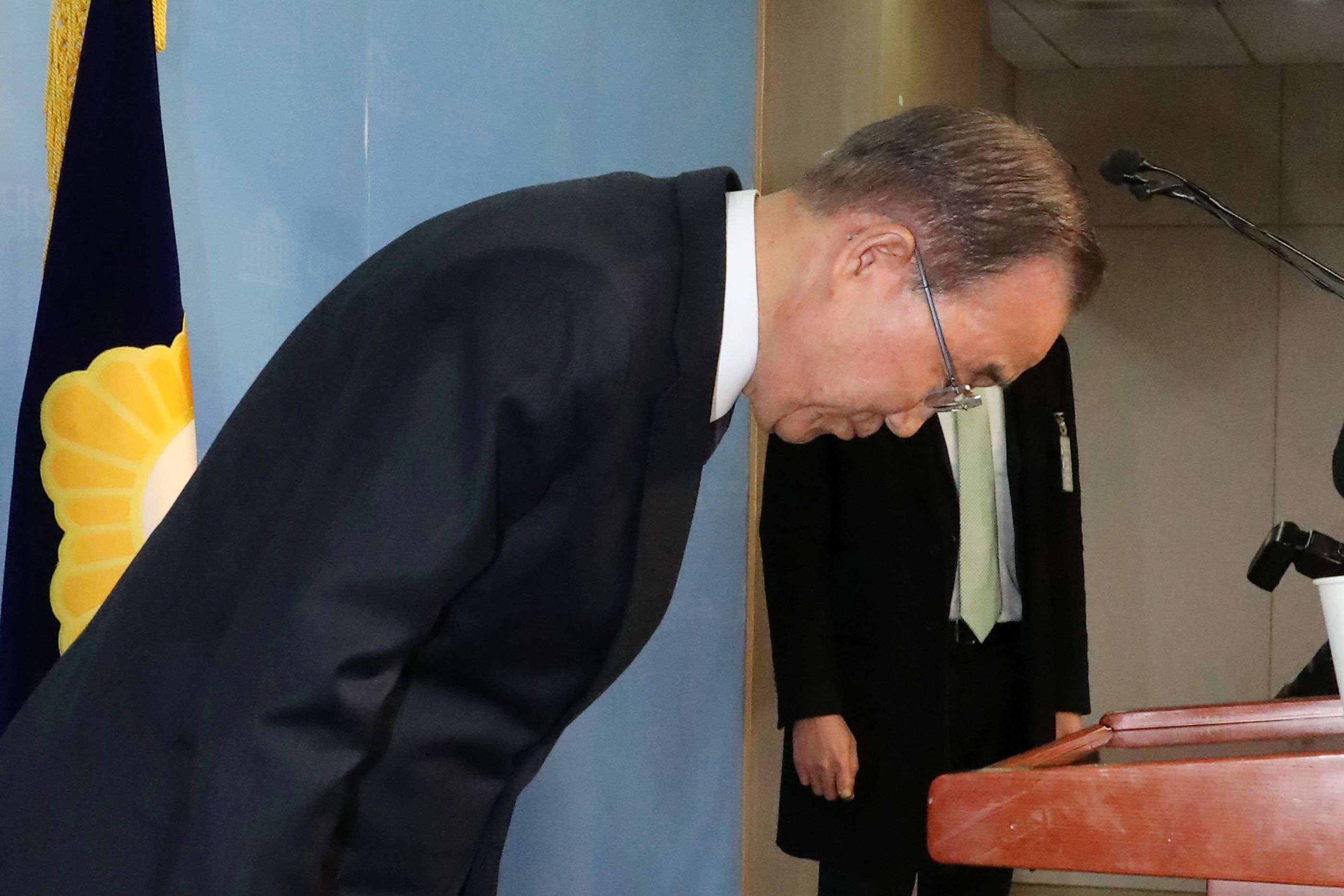 Former United Nations secretary-general Ban Ki-moon bows as he announces an end to his attempt to seek South Korea's presidency. Photo: AFP