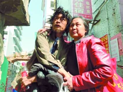 Wang Rong (left) with his mother, Zhang Huanying, when they were first reunited after 10 years. Photo: Handout