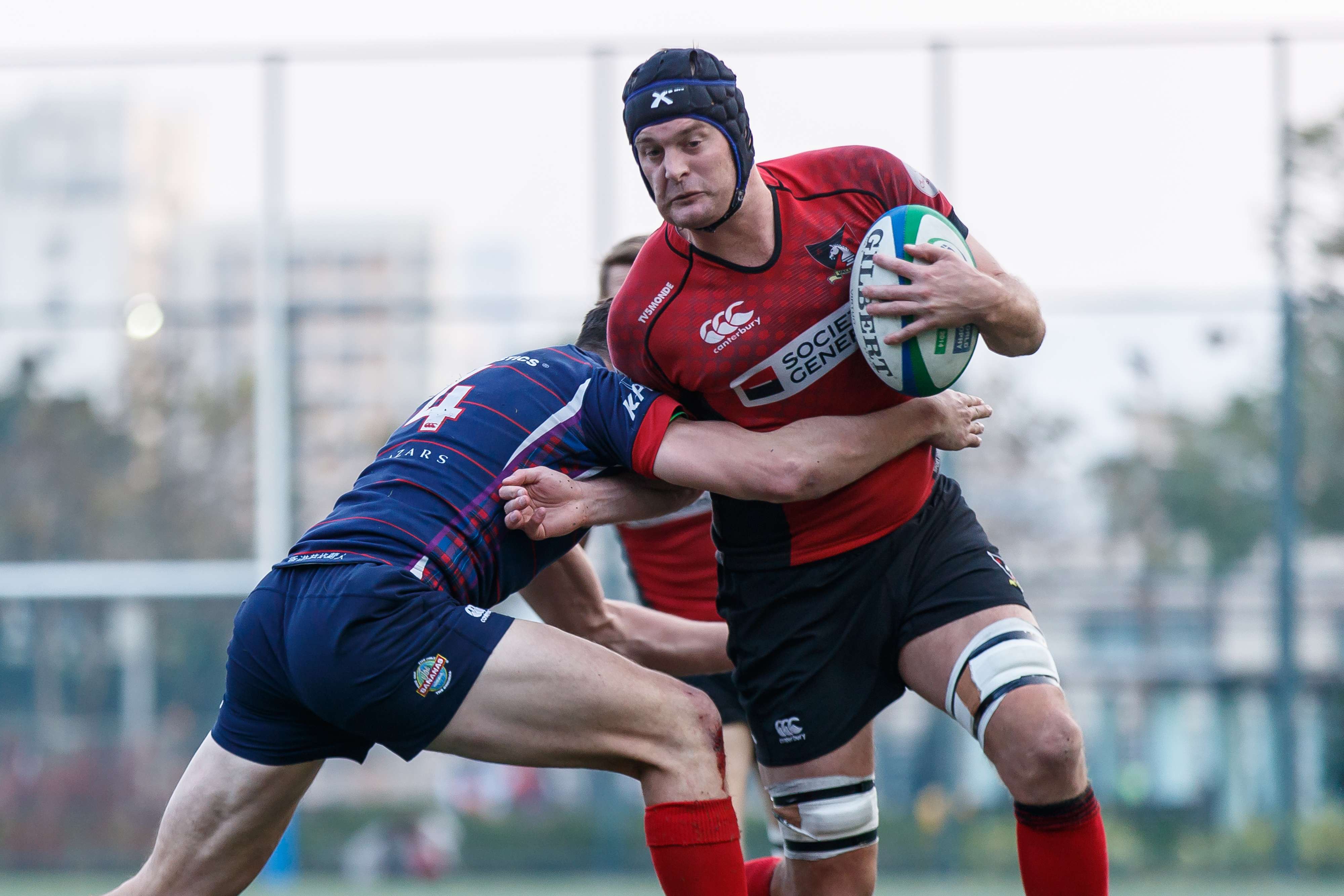 Valley co-captain Tom Broughton carries the ball during his side’s commanding 29-3 win over HK Scottish. Photos: HKRU